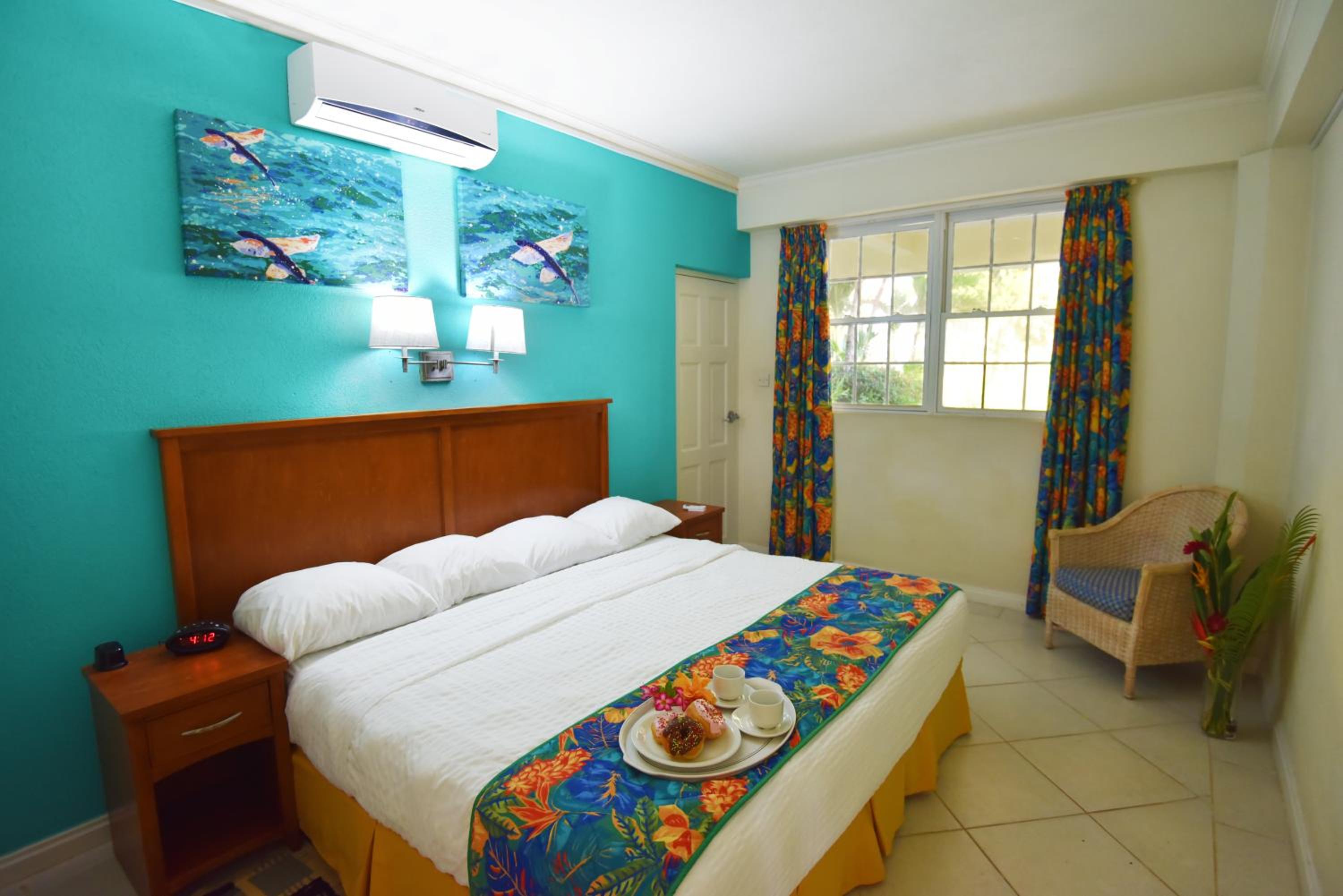 One-Bedroom Apartment - Photo 1