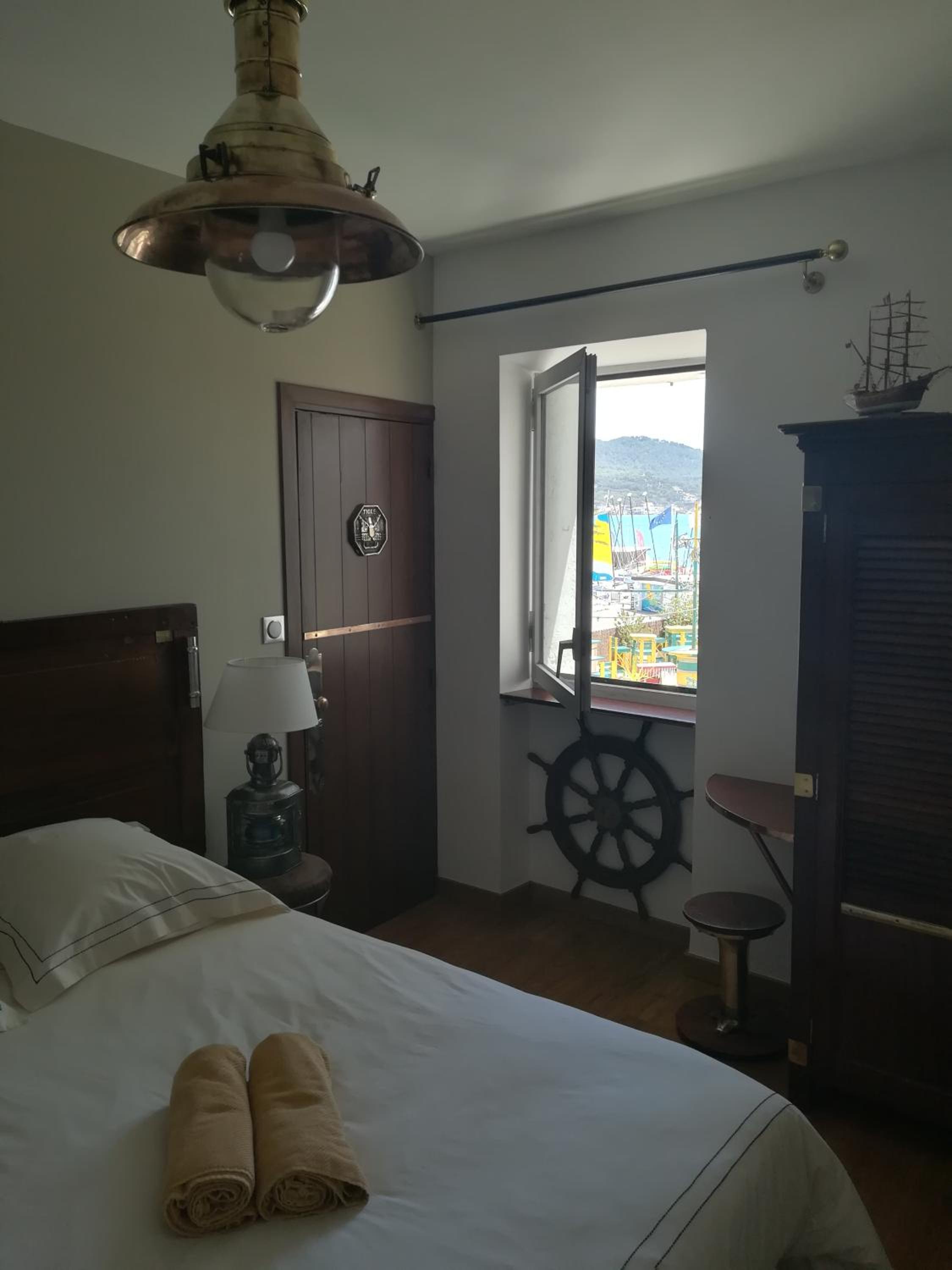 Double Room with Sea View - Photo 3
