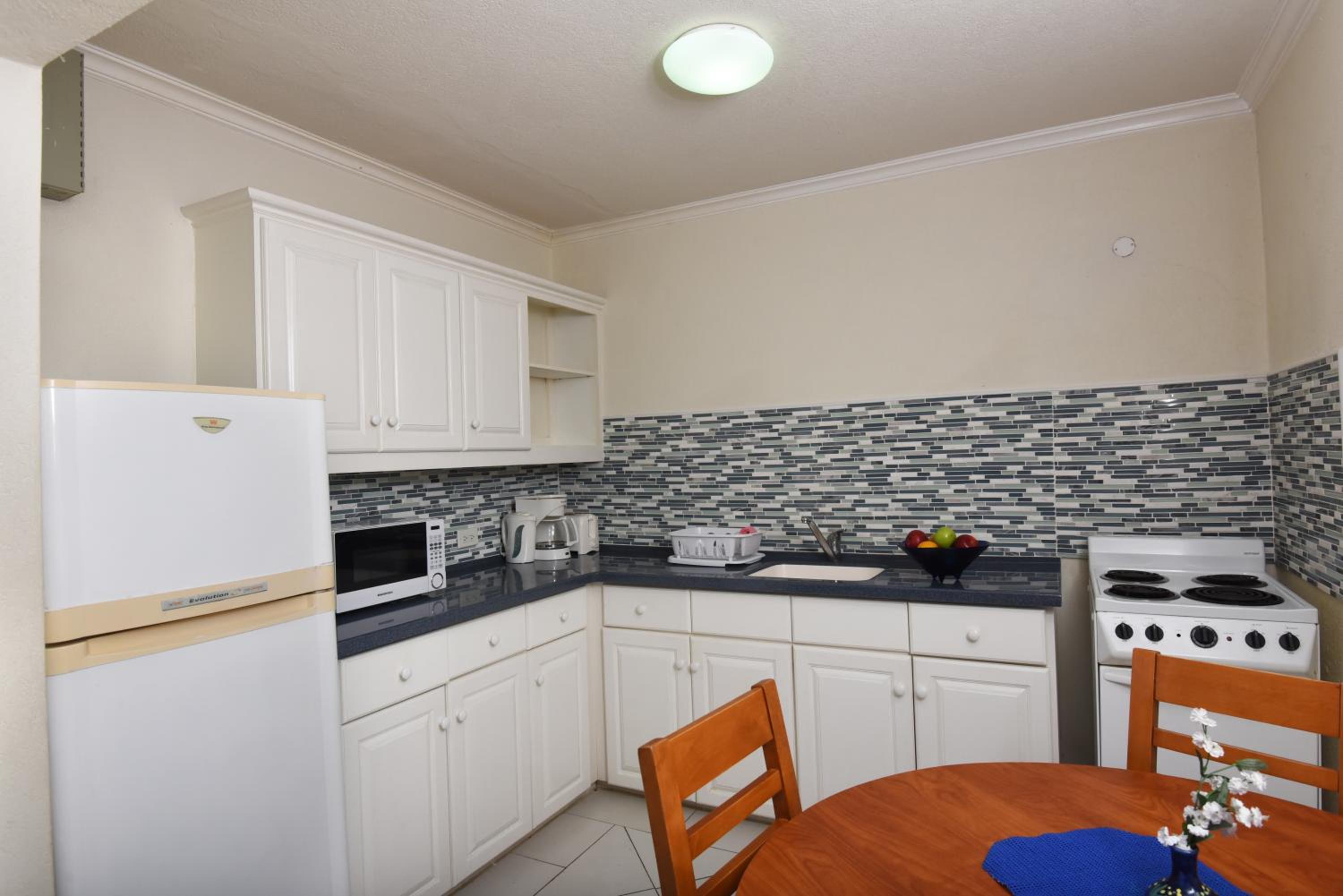 One-Bedroom Apartment - Photo 7