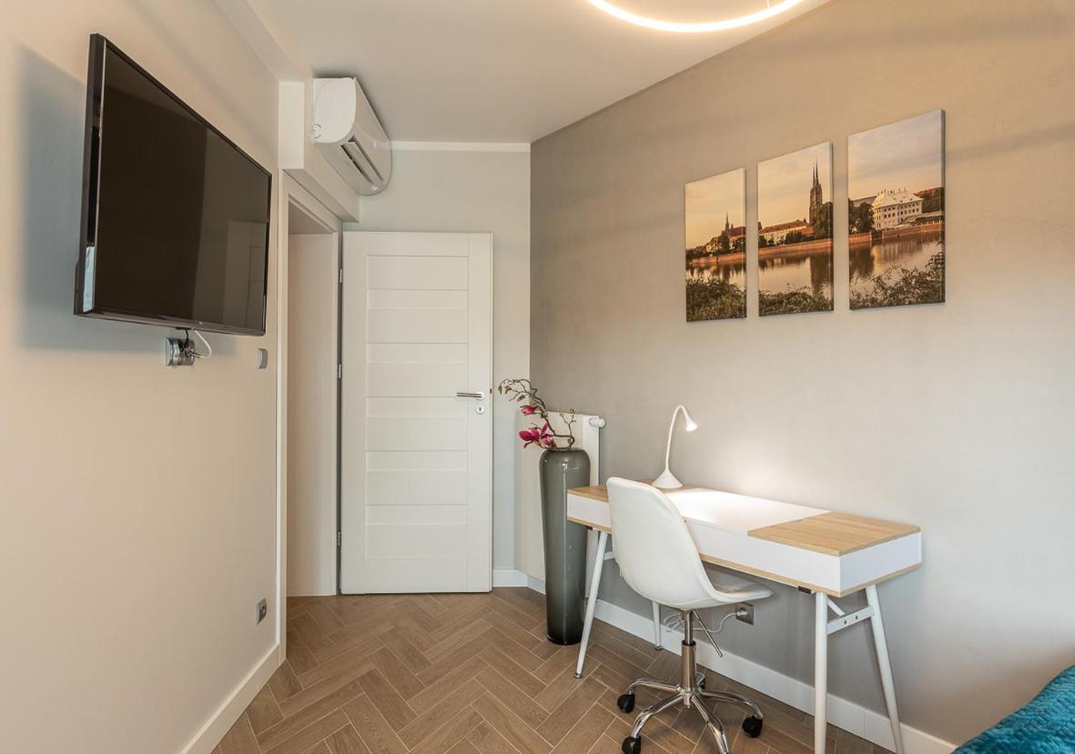 Apartment with Balcony - Photo 4