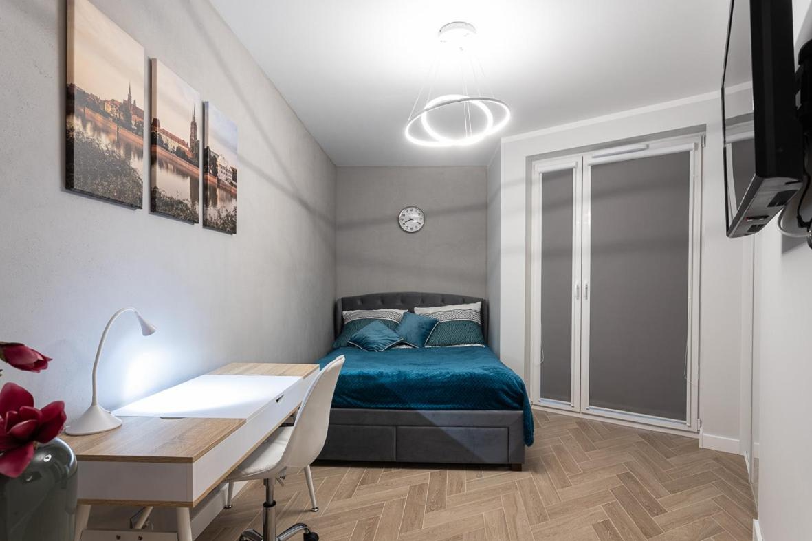 Apartment with Balcony - Photo 6