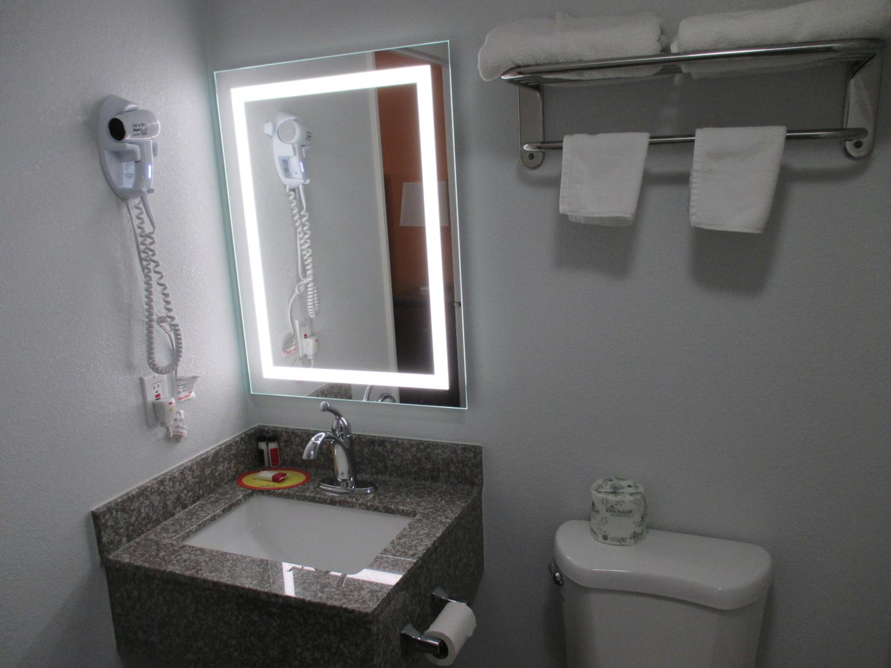 Double Room with Two Double Beds - Non-Smoking - Photo 2