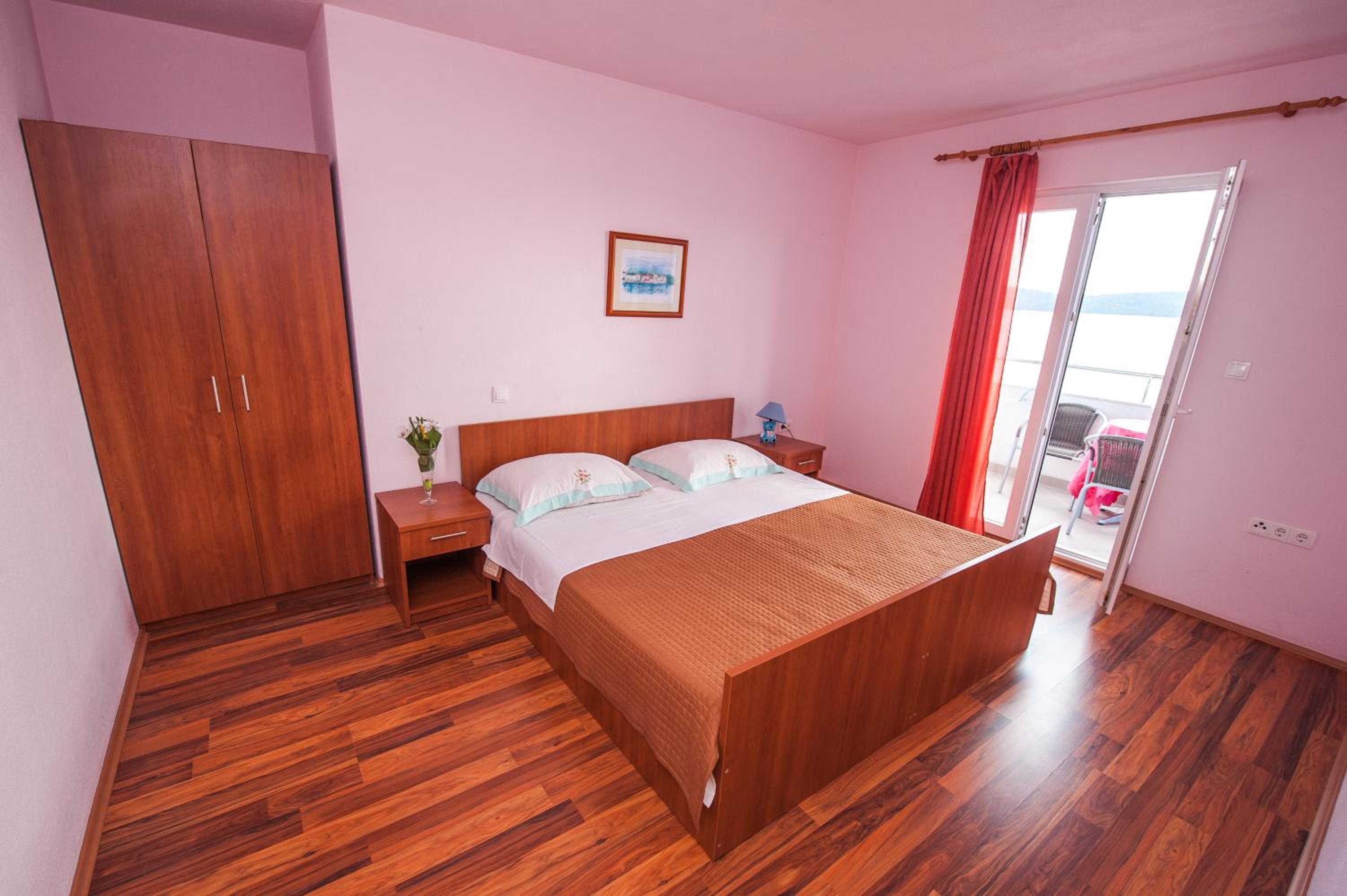 Apartment with Sea View - Photo 5