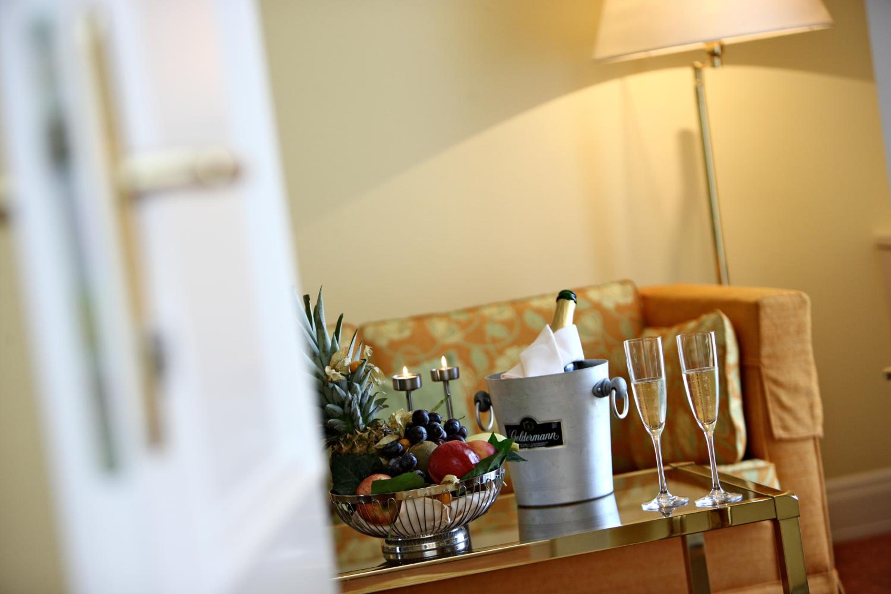 Suite - Photo 12