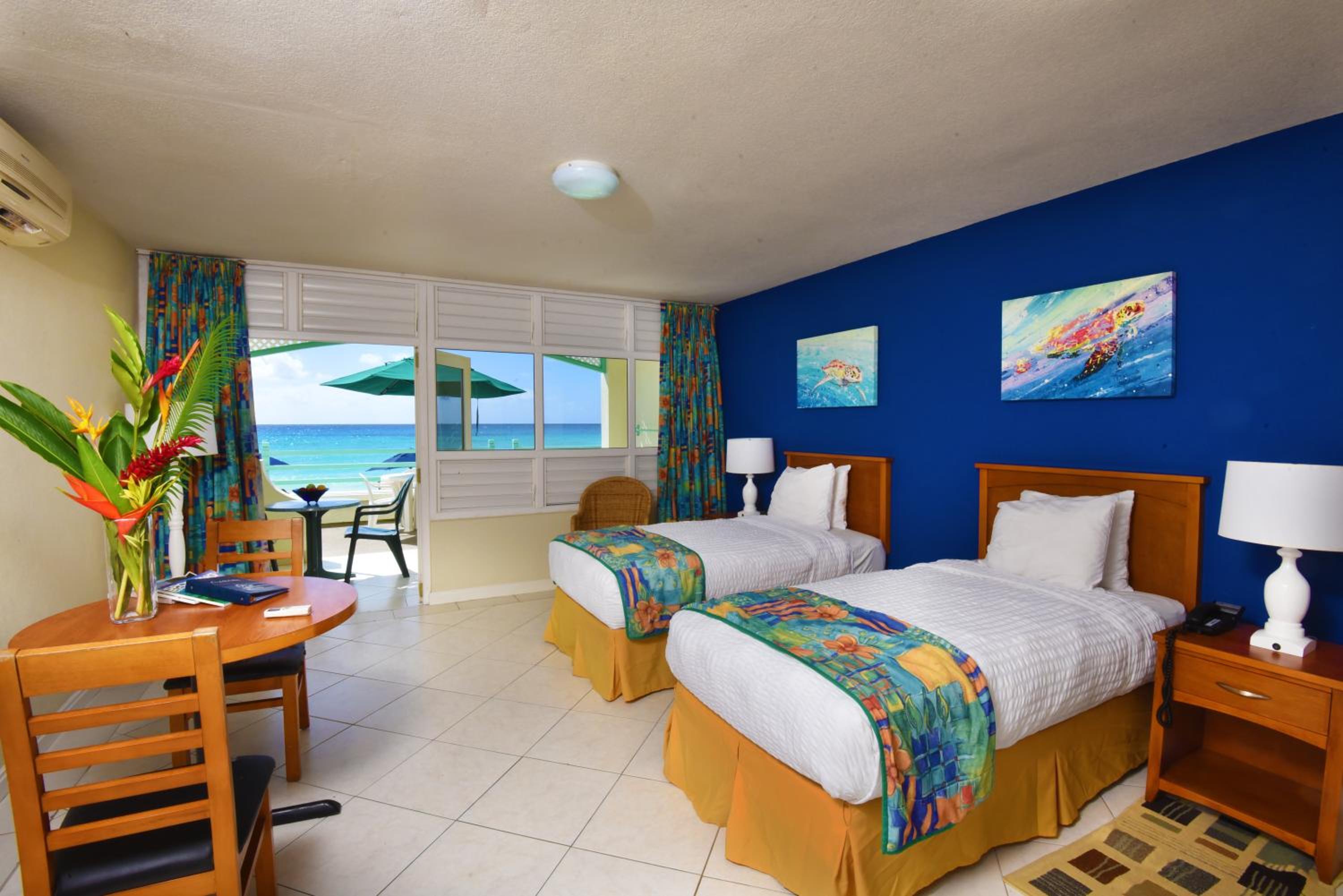 Studio - Photo 2