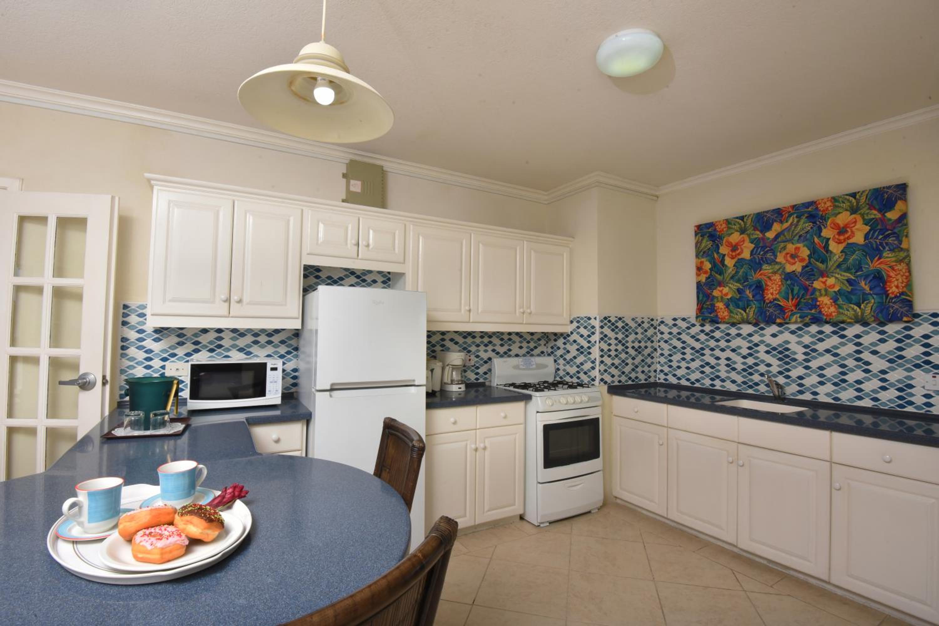 One Bedroom Suite - Photo 2