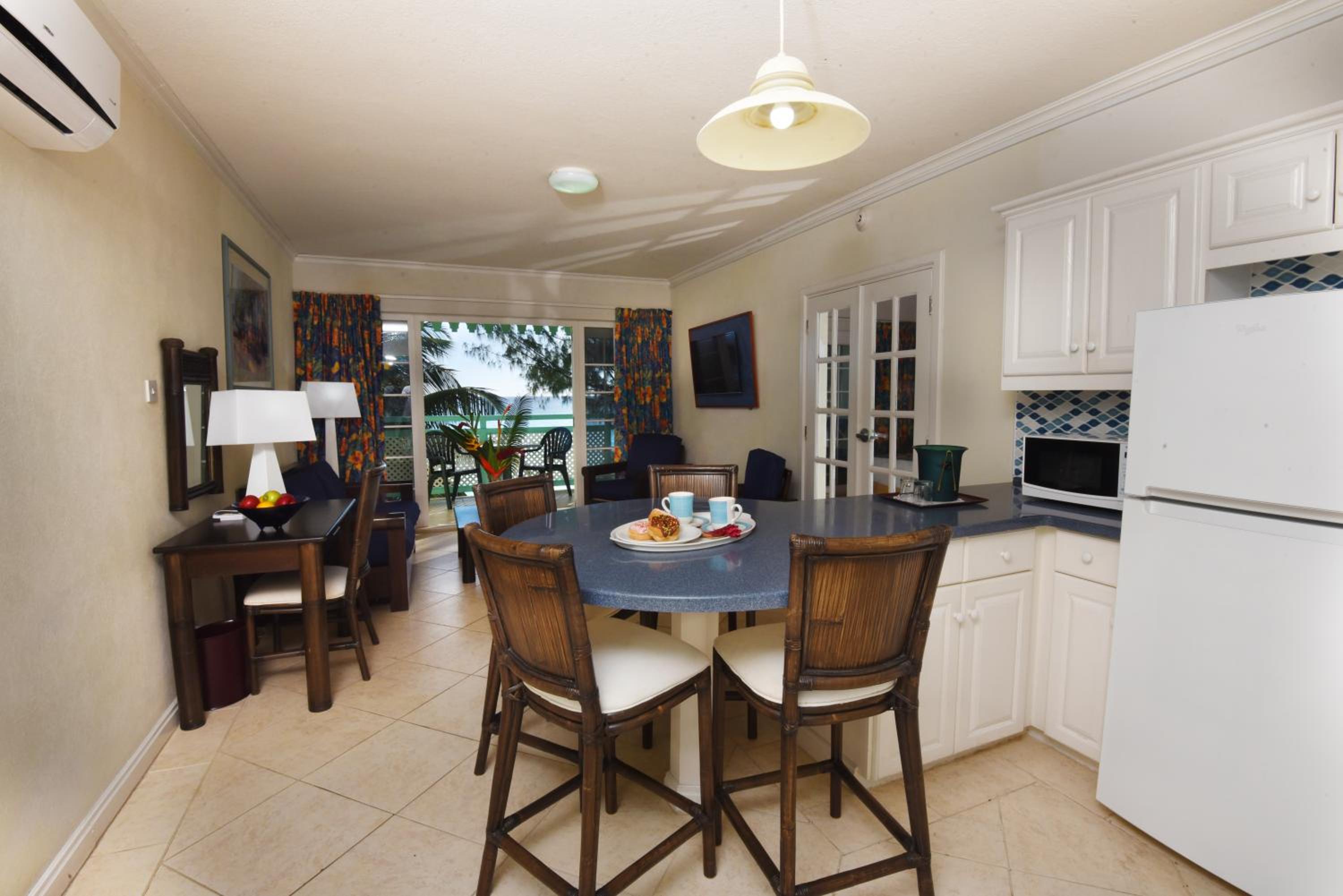One Bedroom Suite - Photo 3