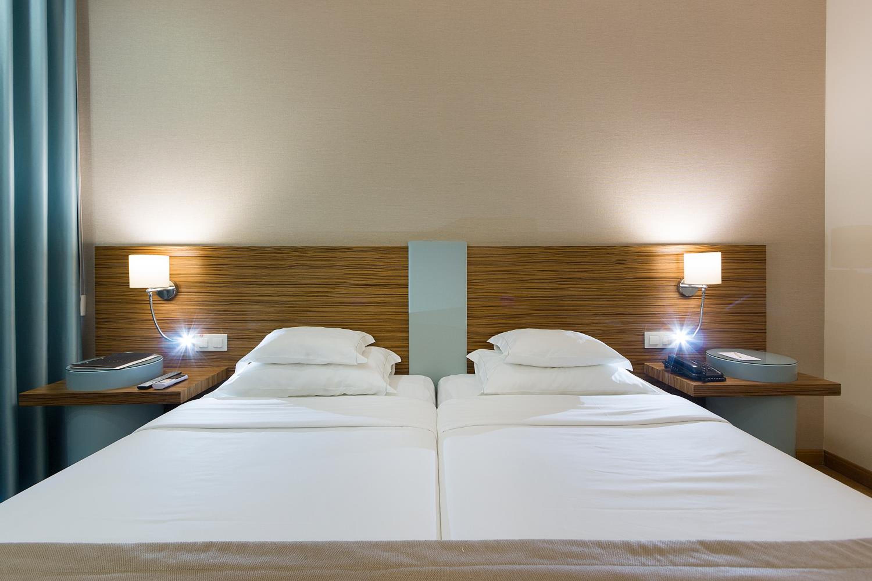 Double or Twin Room with Extra Bed - Photo 4