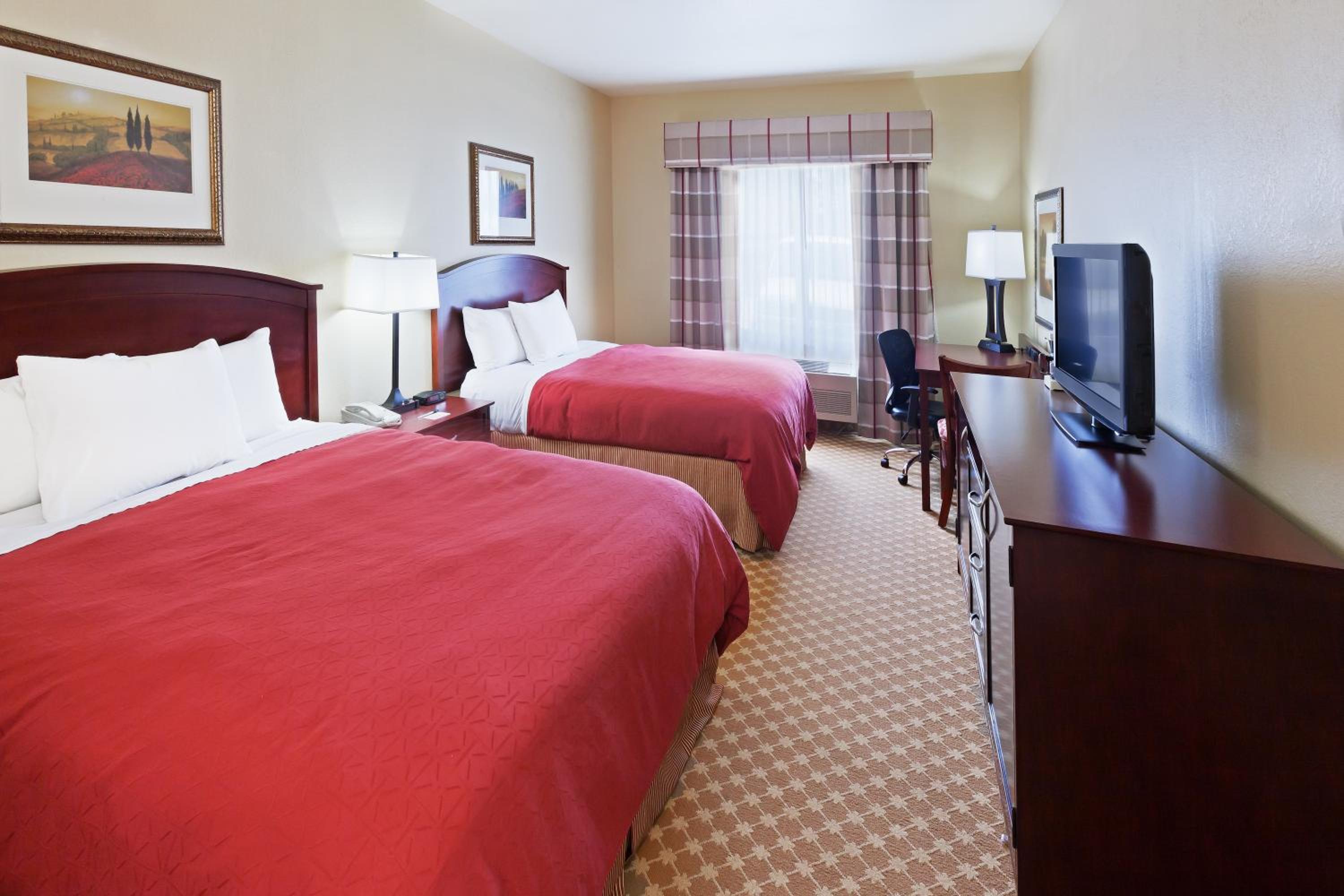 Queen Room with Two Queen Beds - Photo 1