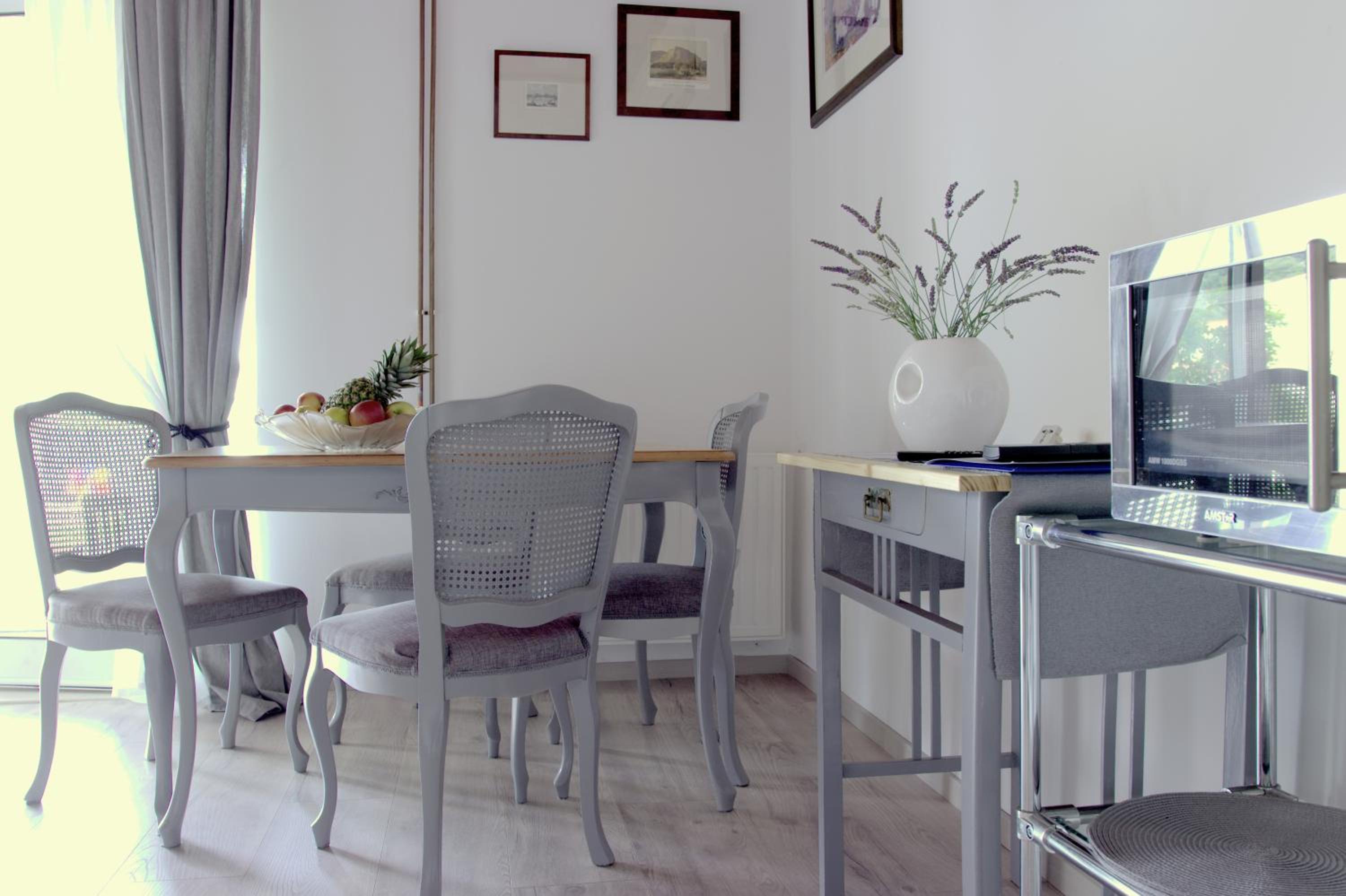 Studio Apartment - Photo 28