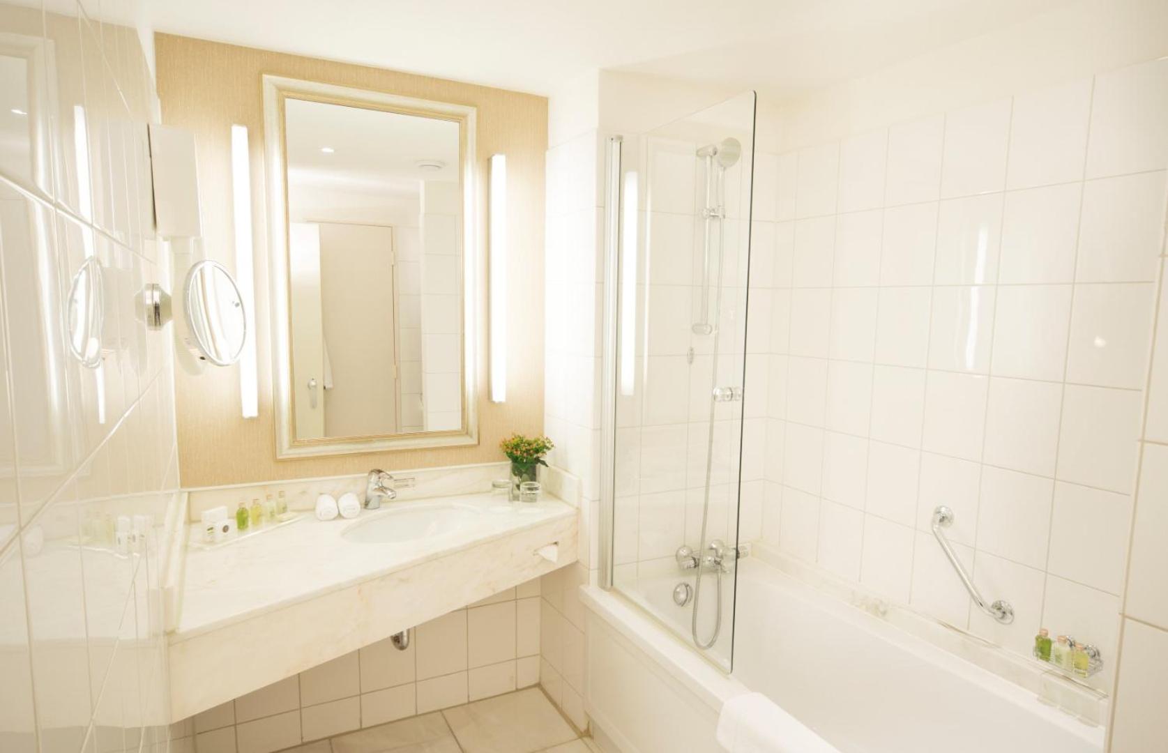 Deluxe Double or Twin Room photo 3