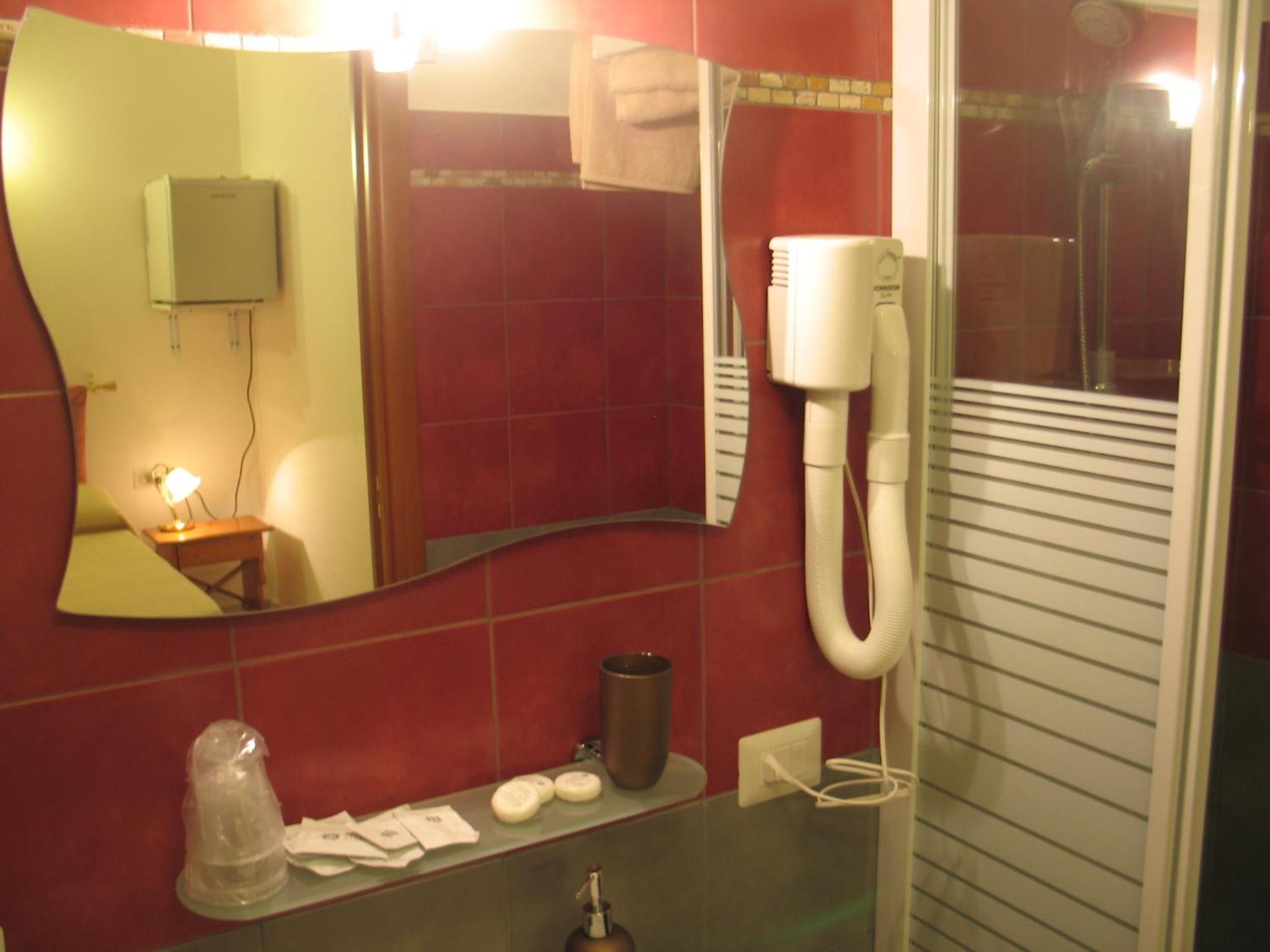 Double Room with Private Bathroom photo 3