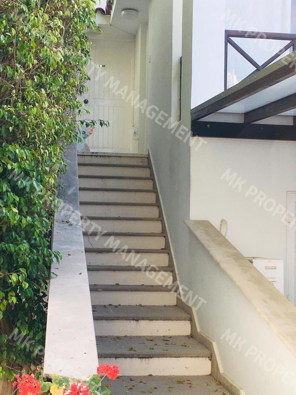 Apartment with Balcony photo 2