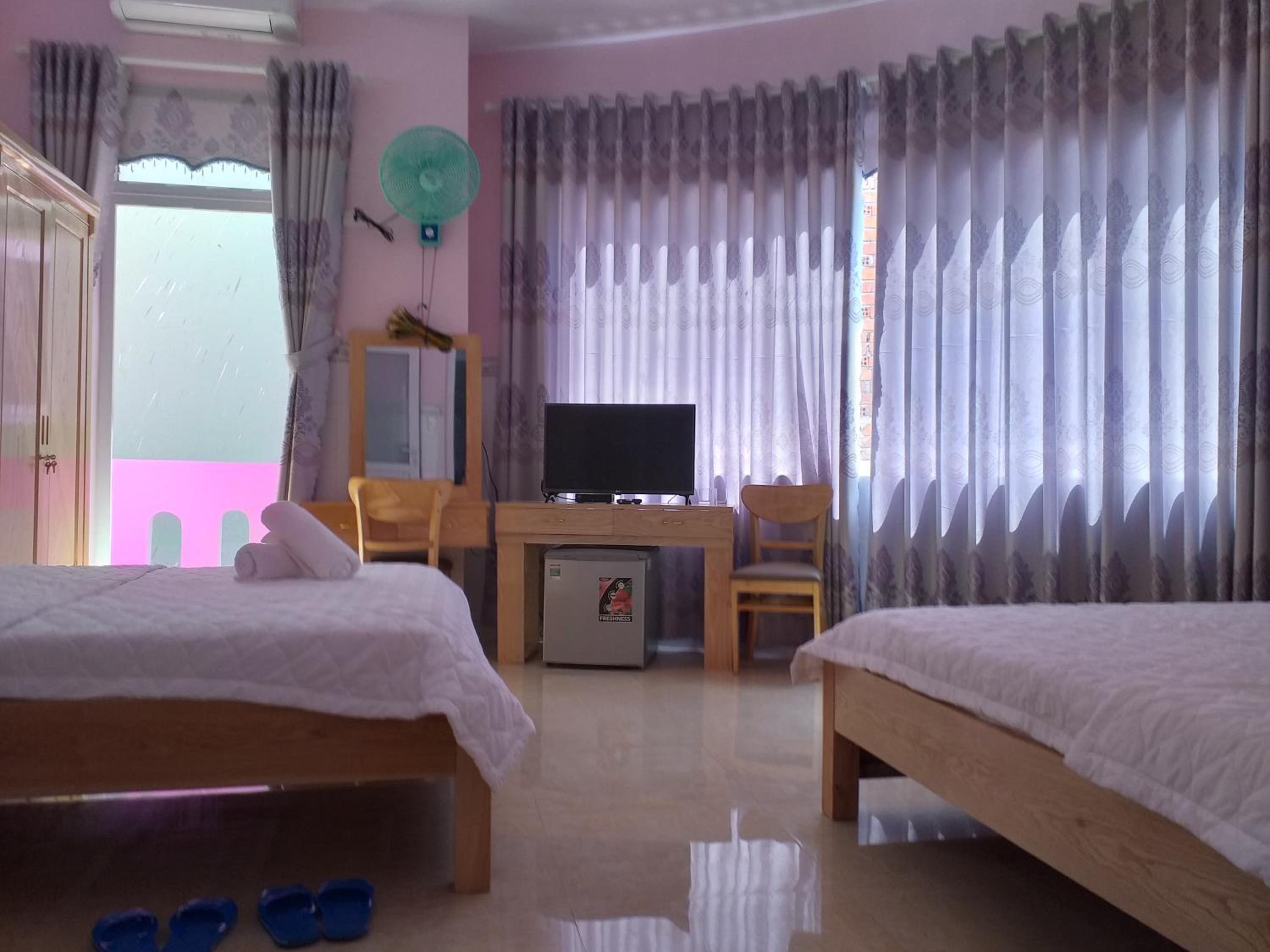 Standard Family Room - Photo 5