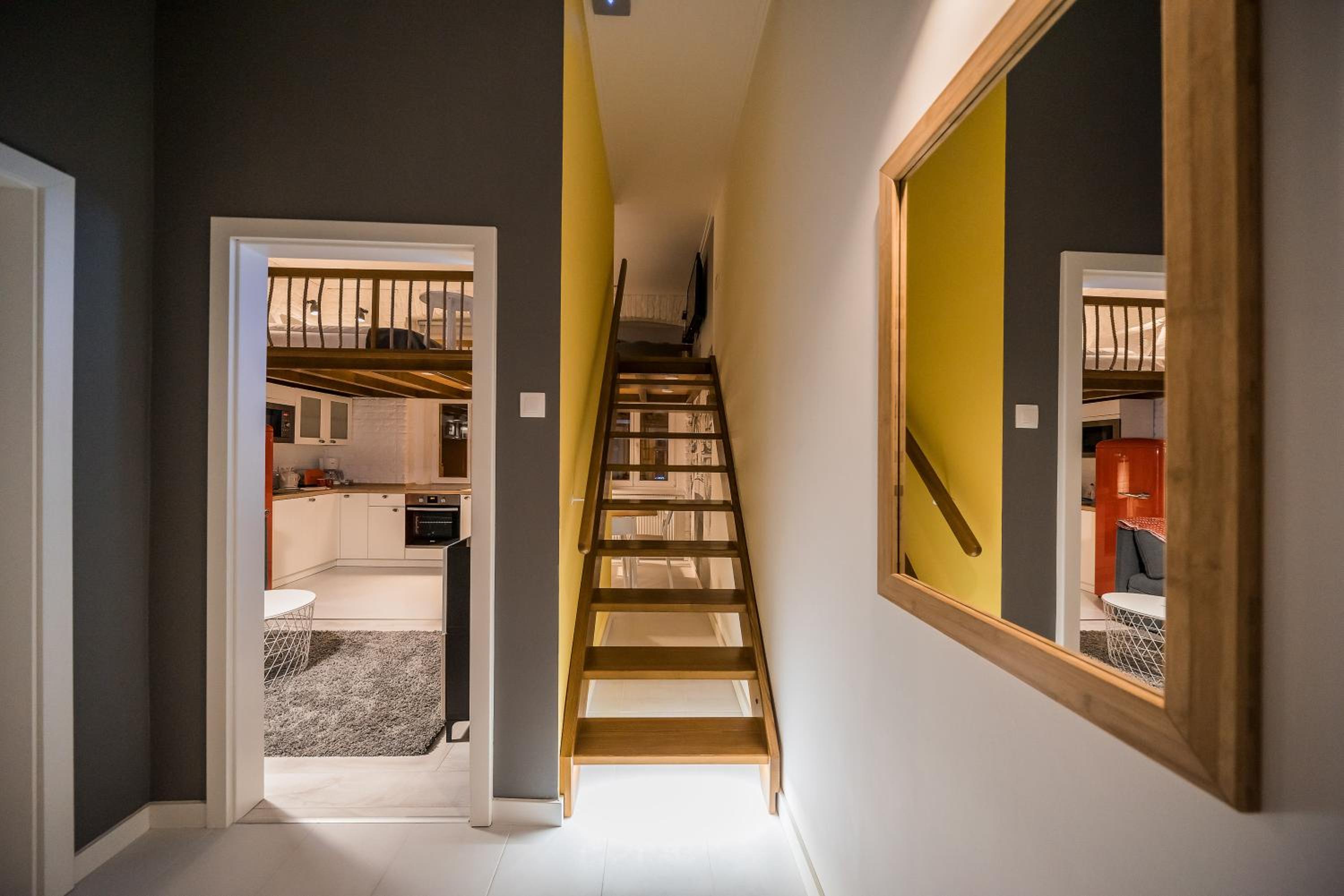 Deluxe Duplex Studio