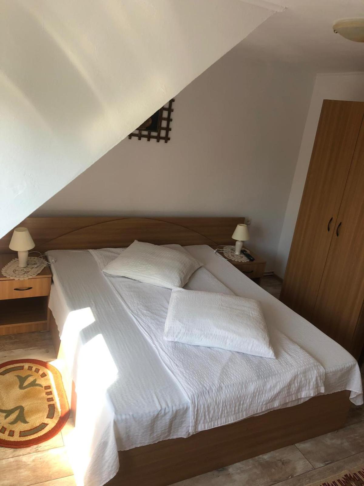 Double Room - Photo 6