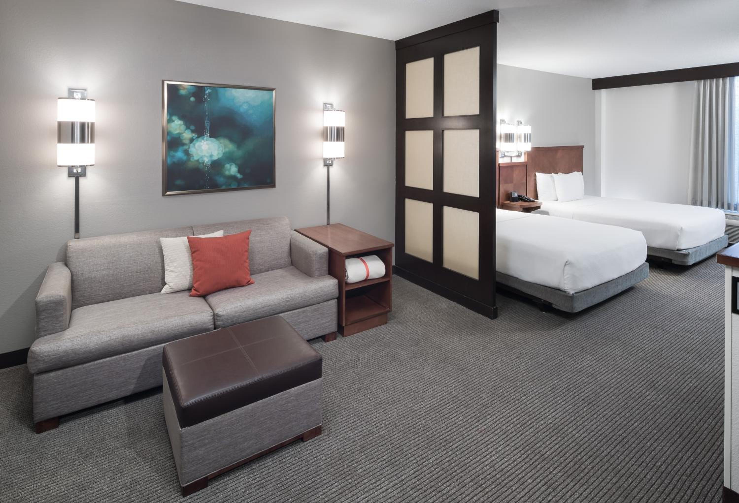 Queen Room with Two Queen Beds with Sofa Bed and Roll-In Shower - Disability Access - Photo 3