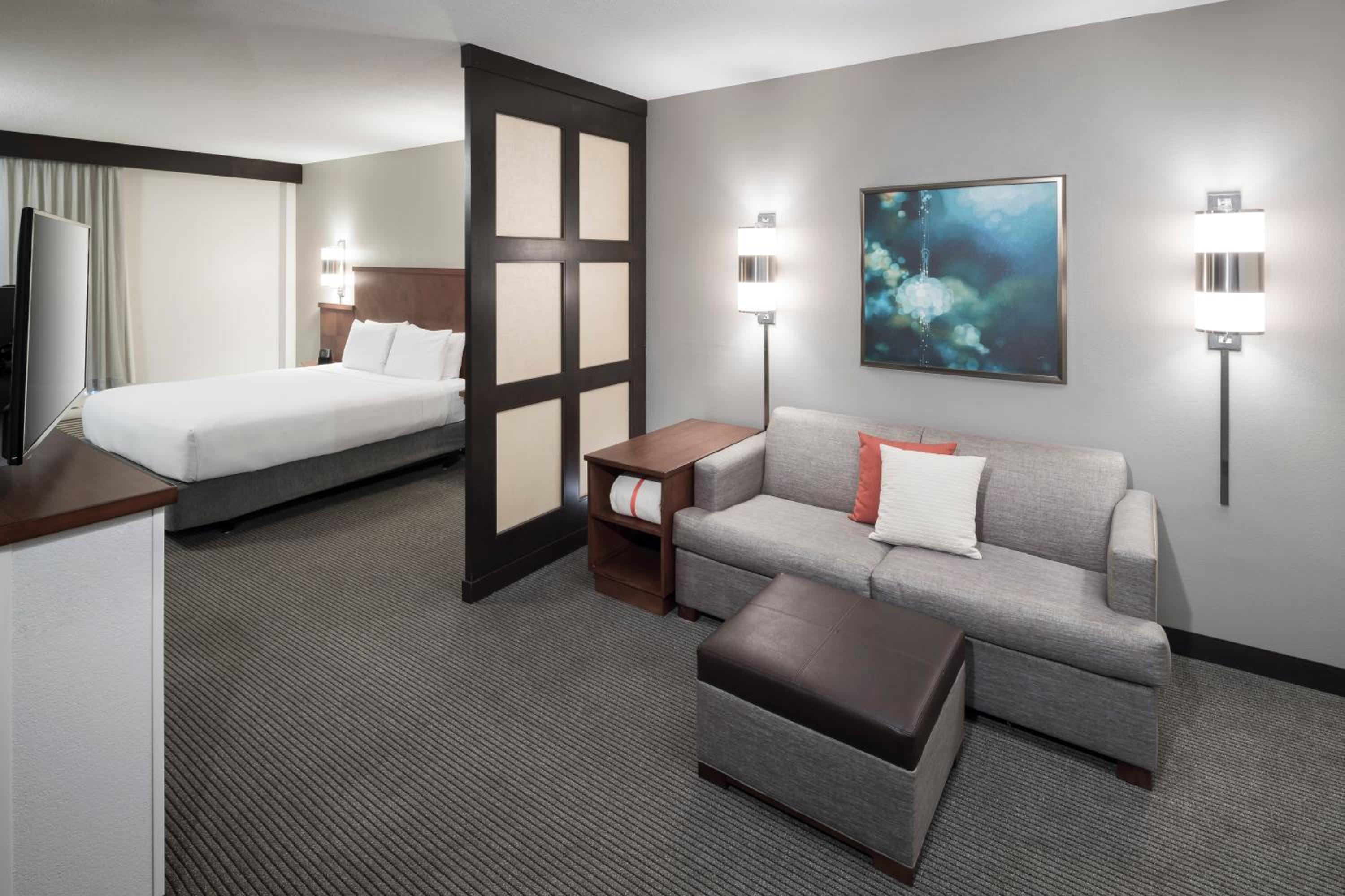 King Room with Sofa Bed and Roll-In Shower - Disability Access - Photo 7