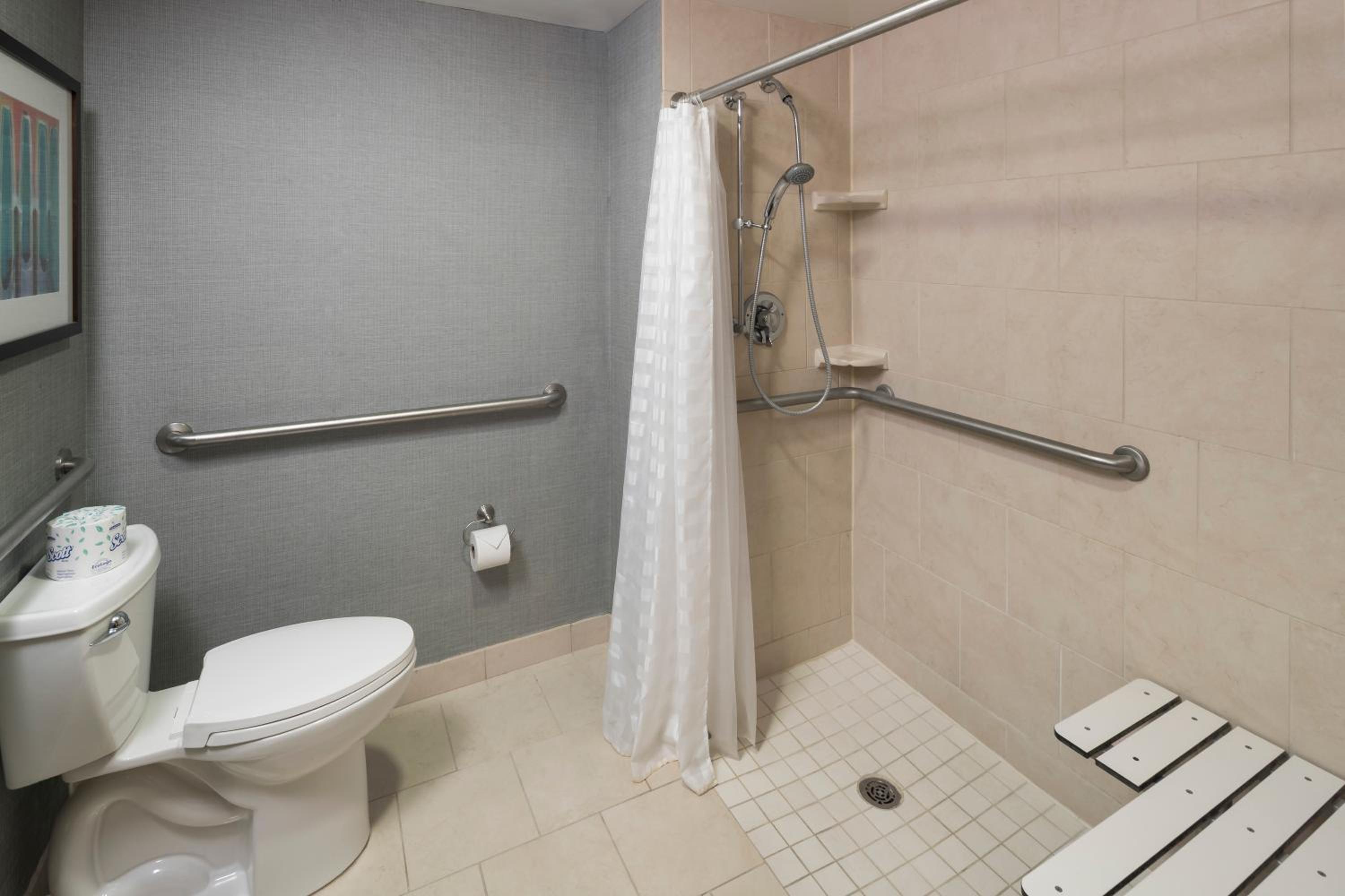 King Room with Sofa Bed and Roll-In Shower - Disability Access - Photo 9