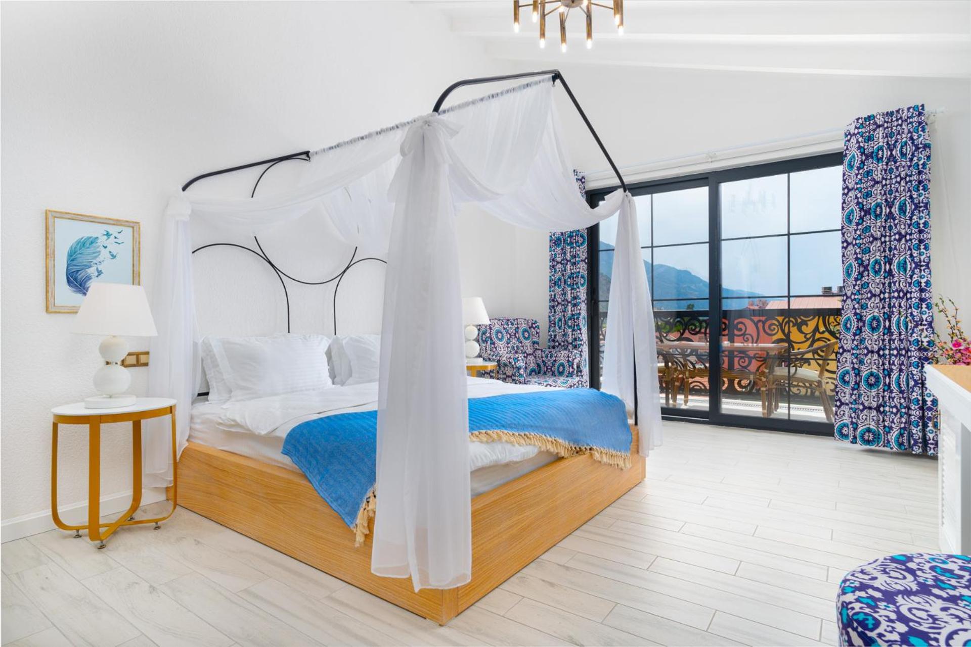 Queen Room with Spa Bath