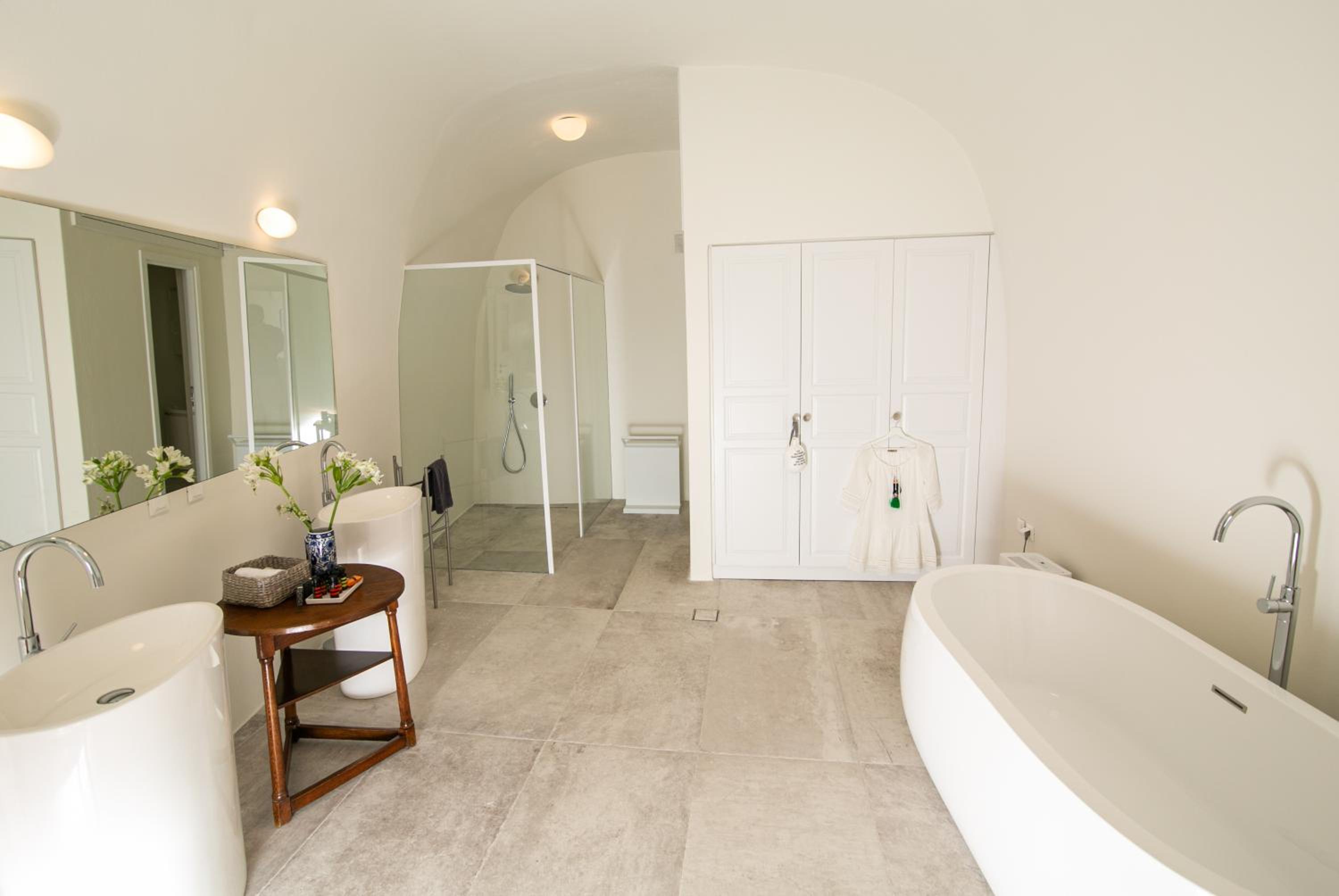 One-Bedroom Villa with Hot Tub and Caldera View photo 2