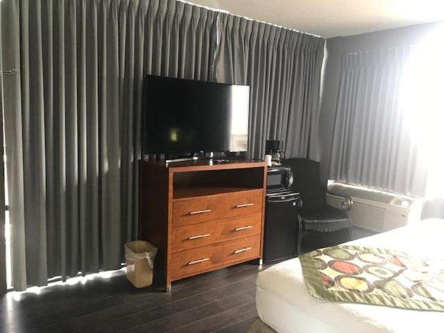 Standard King Room photo 1