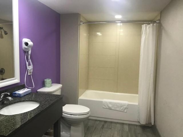 Standard King Room photo 2