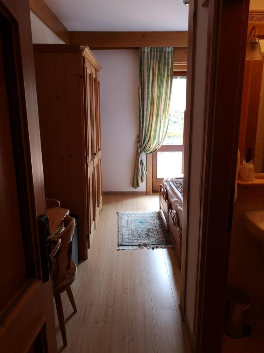 Double or Twin Room with Mountain View photo 2