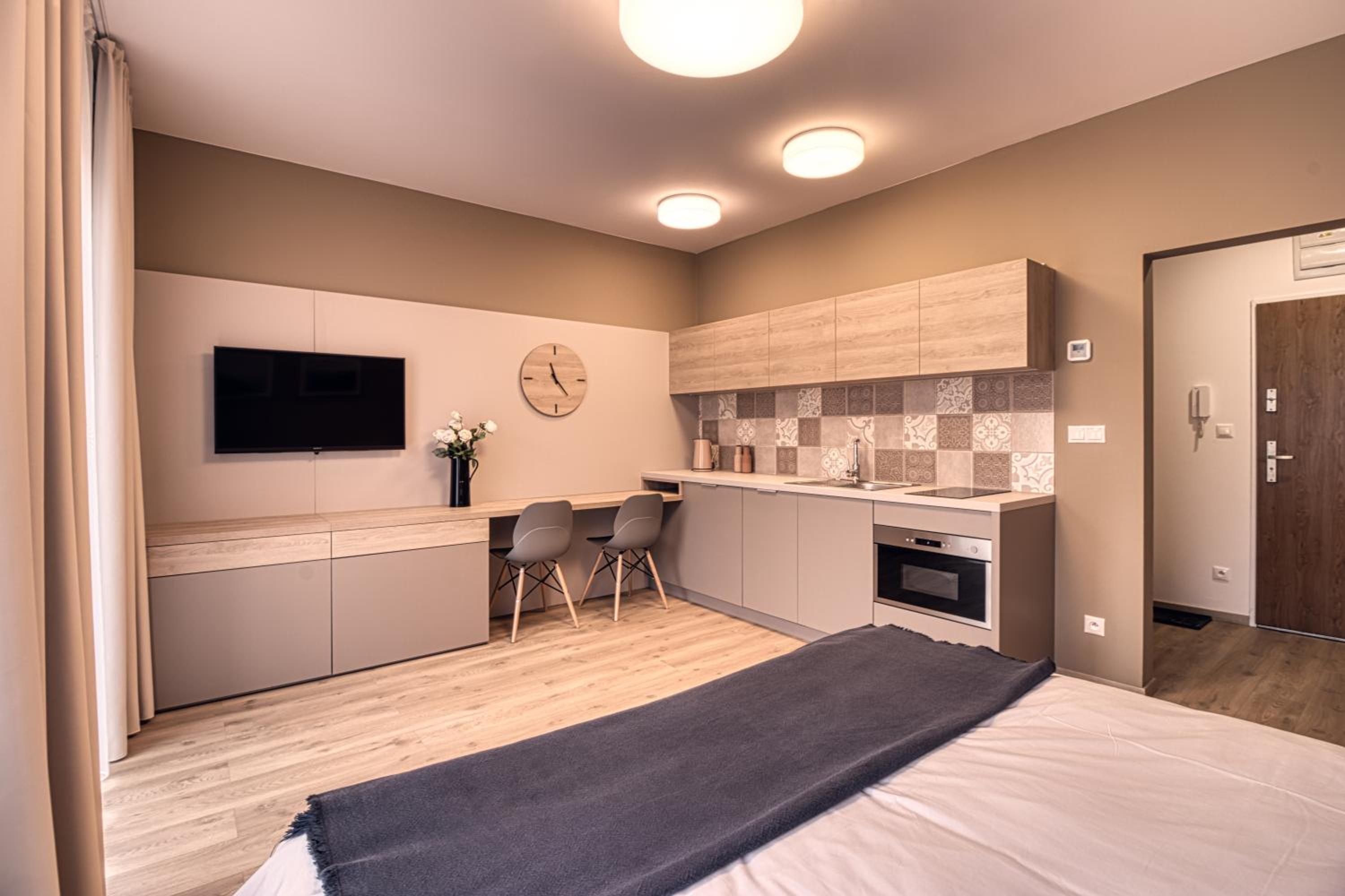 Apartment with Mountain View - Photo 1