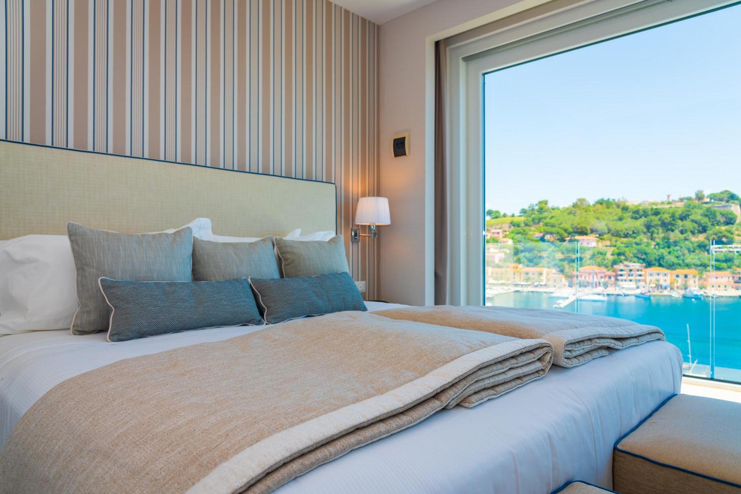 Suite with Hot Tub