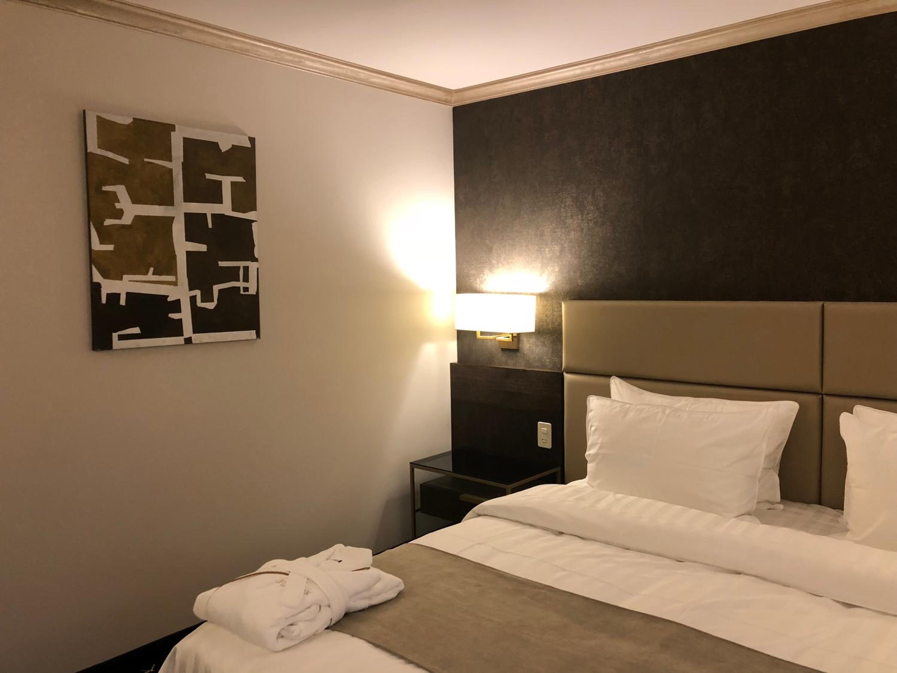 Large Double or Twin Room-Treatment included