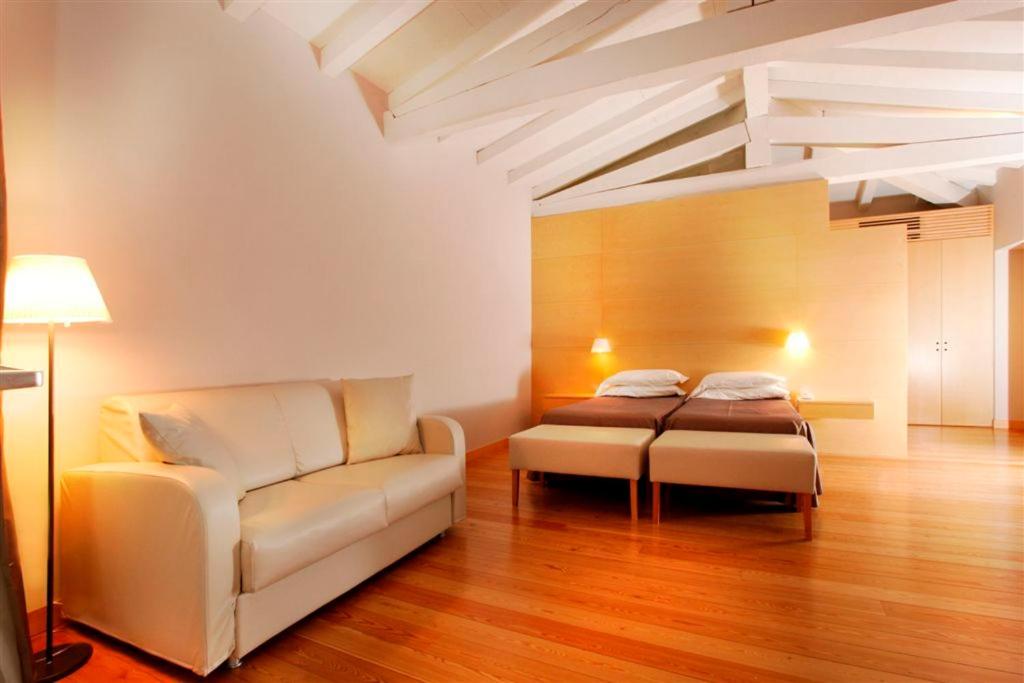 Junior Suite with Balcony/Terrace and Lake View photo 3