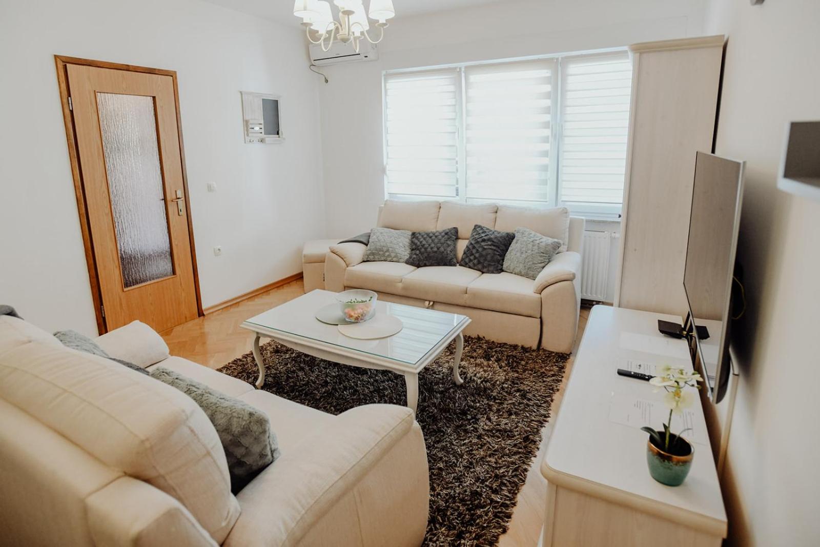 One-Bedroom Apartment - Photo 1
