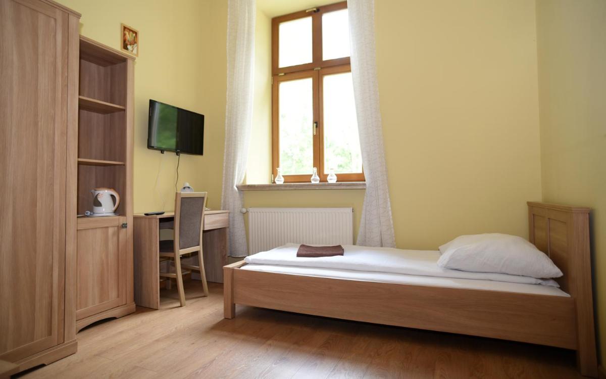 Single Room with Bathroom photo 1