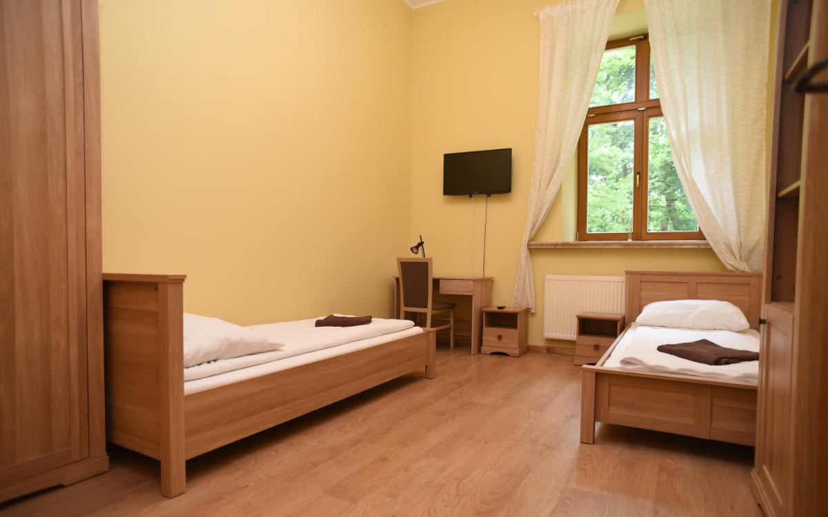 Twin Room with Private Bathroom photo 1