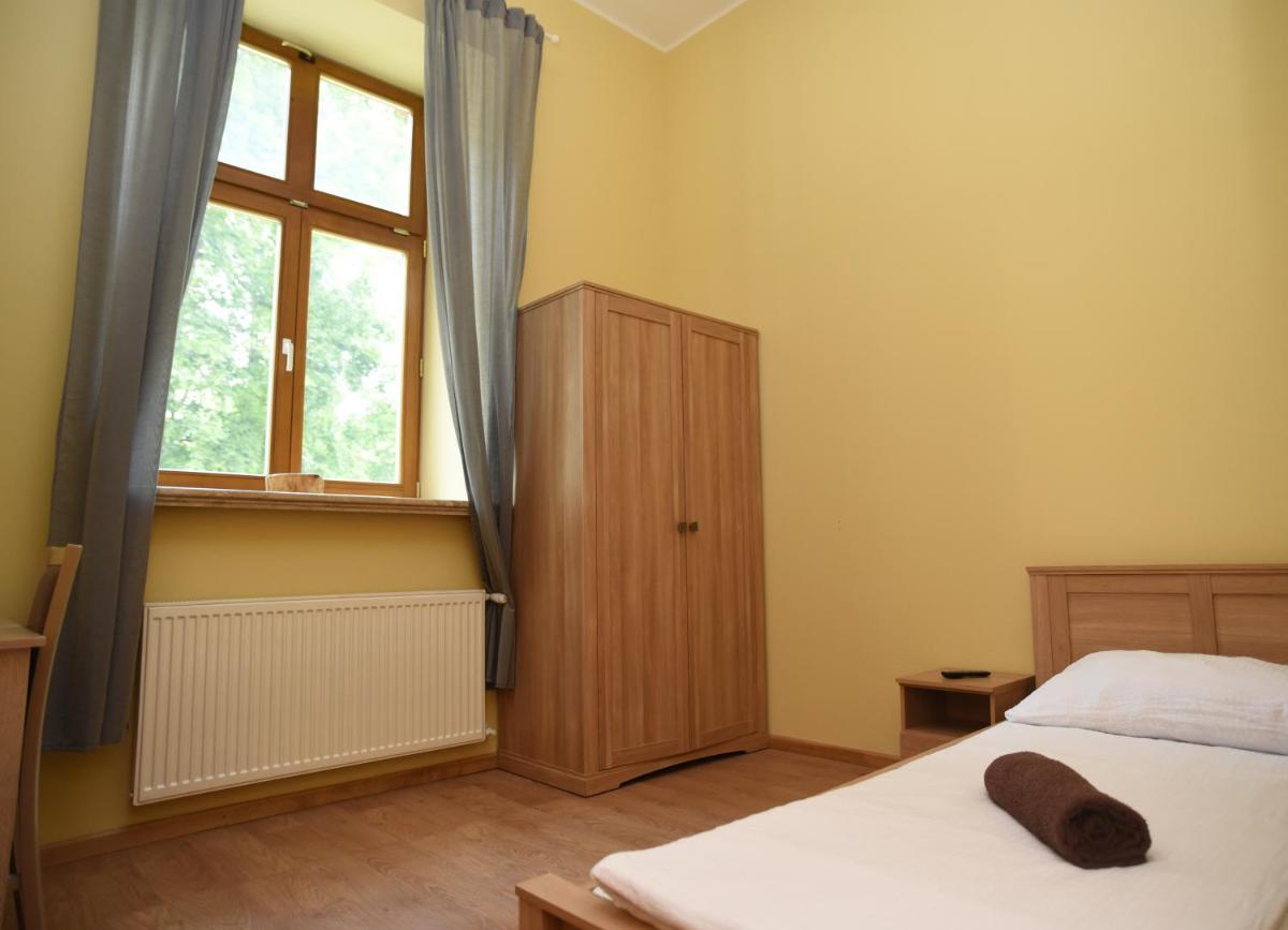 Single Room with Bathroom photo 3