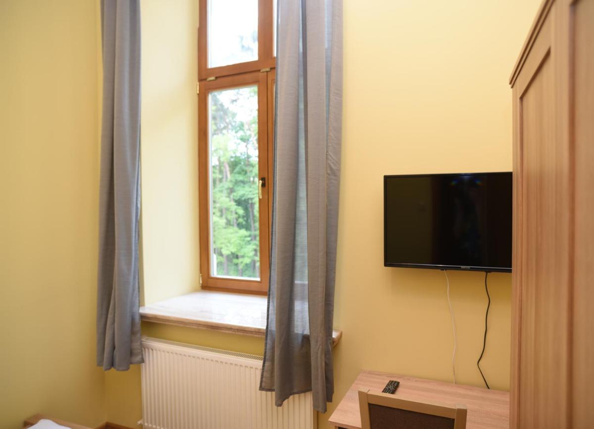Single Room - Disability Access photo 3
