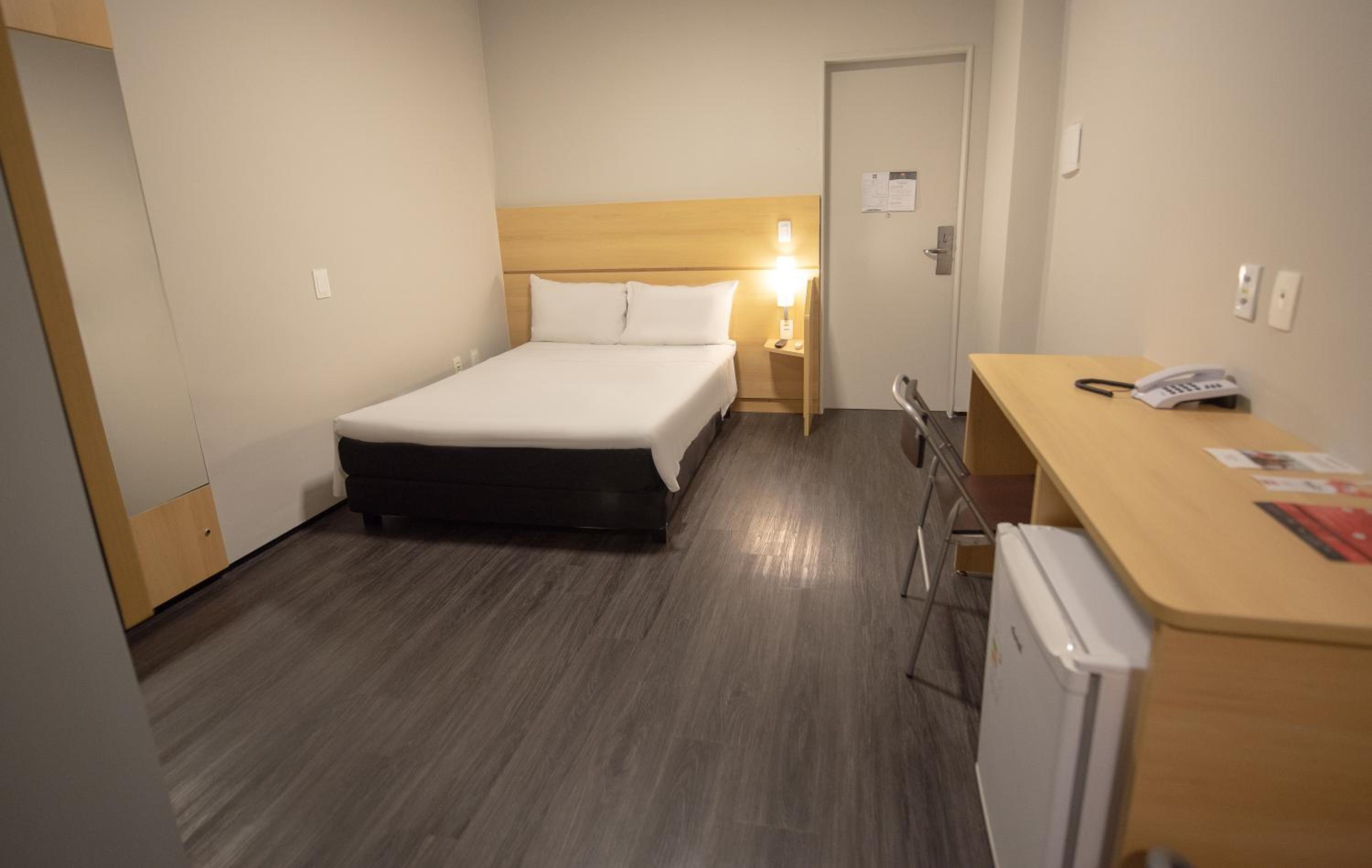 Queen Room - Disability Access photo 1