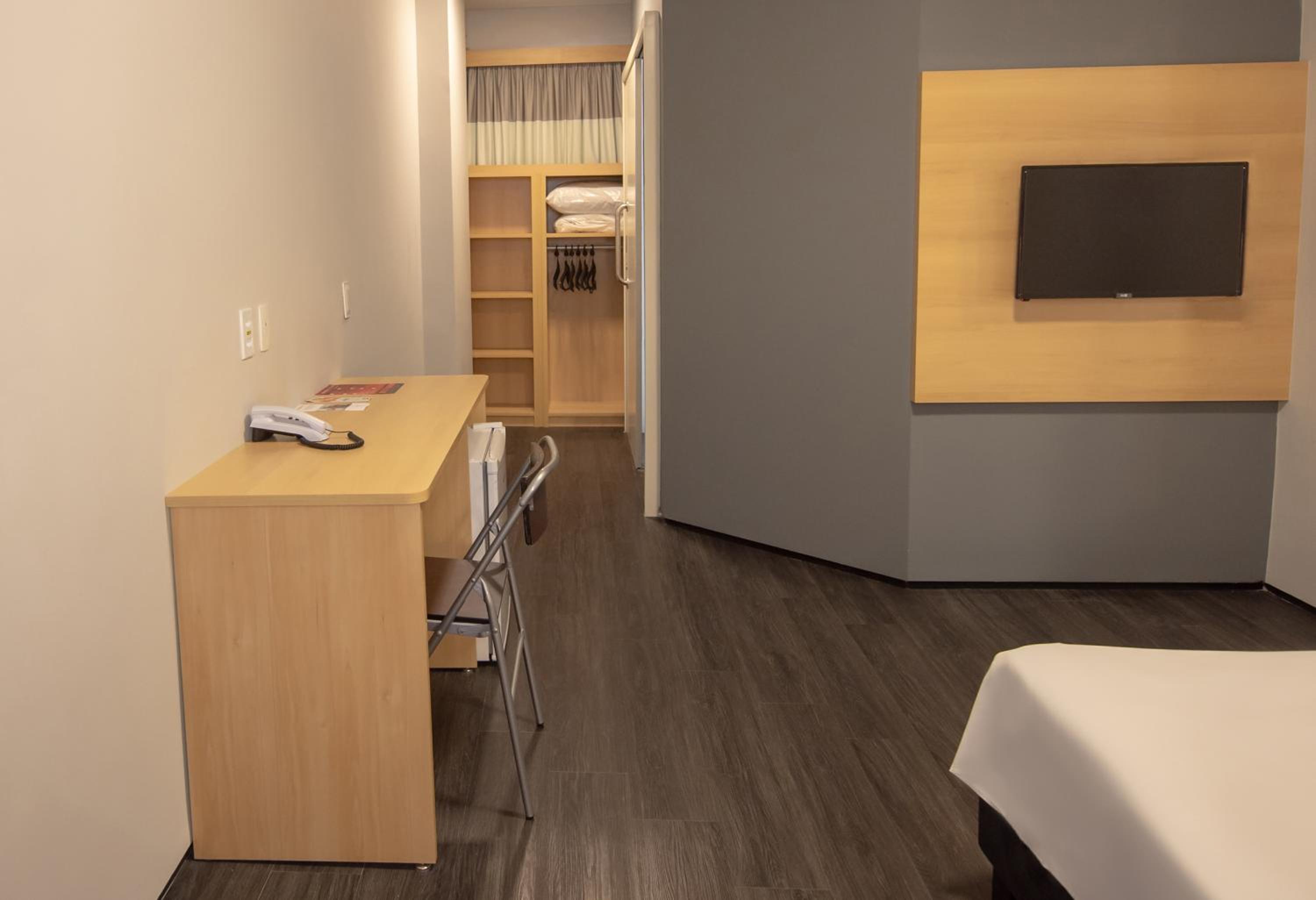 Queen Room - Disability Access photo 3