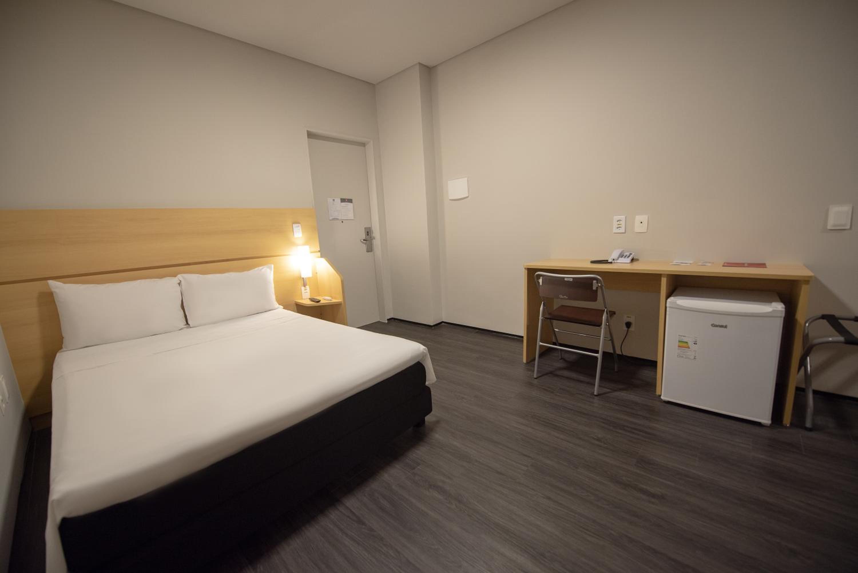 Standard Apartment with Queen Bed photo 1