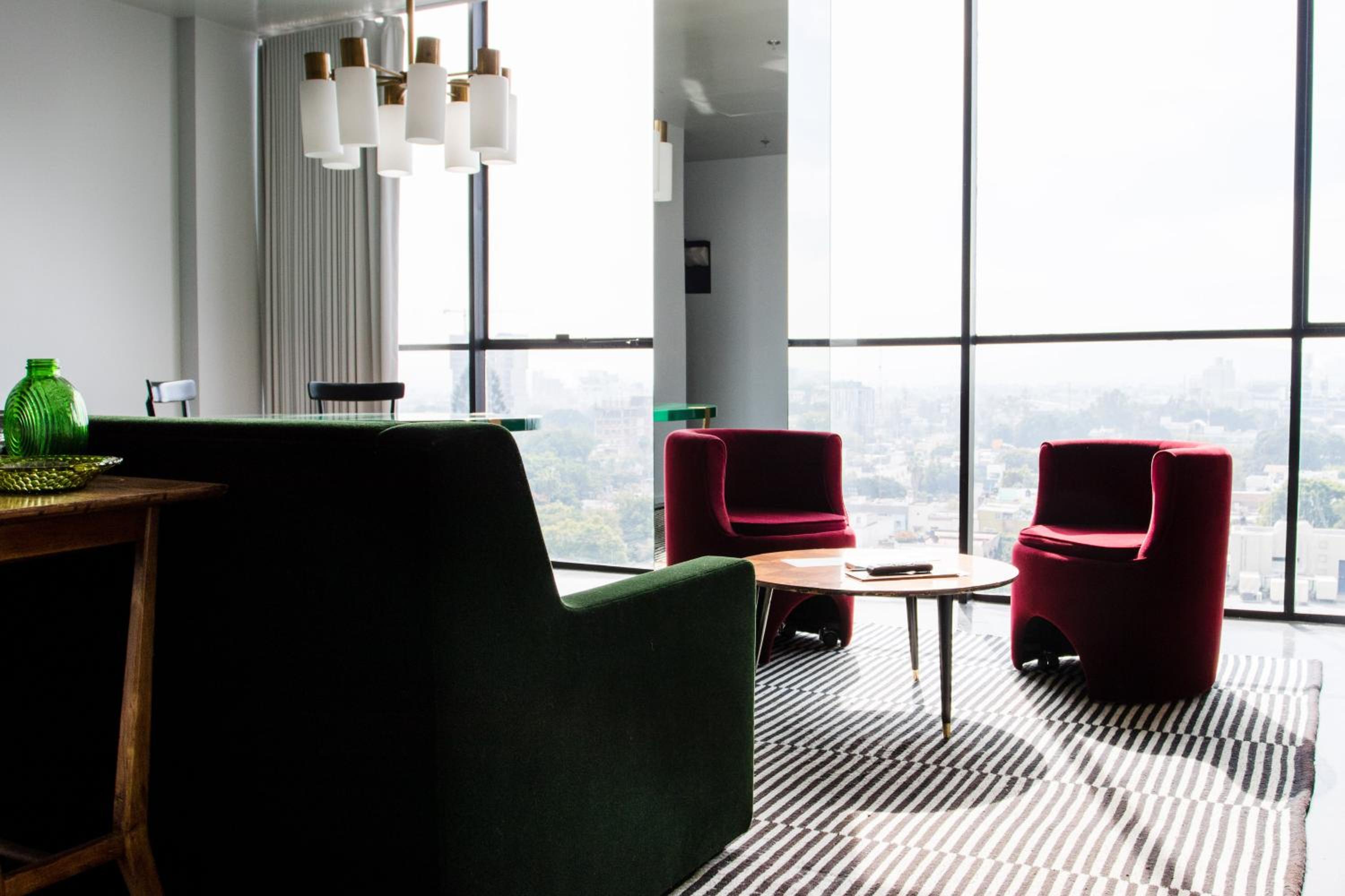 Suite - Photo 10