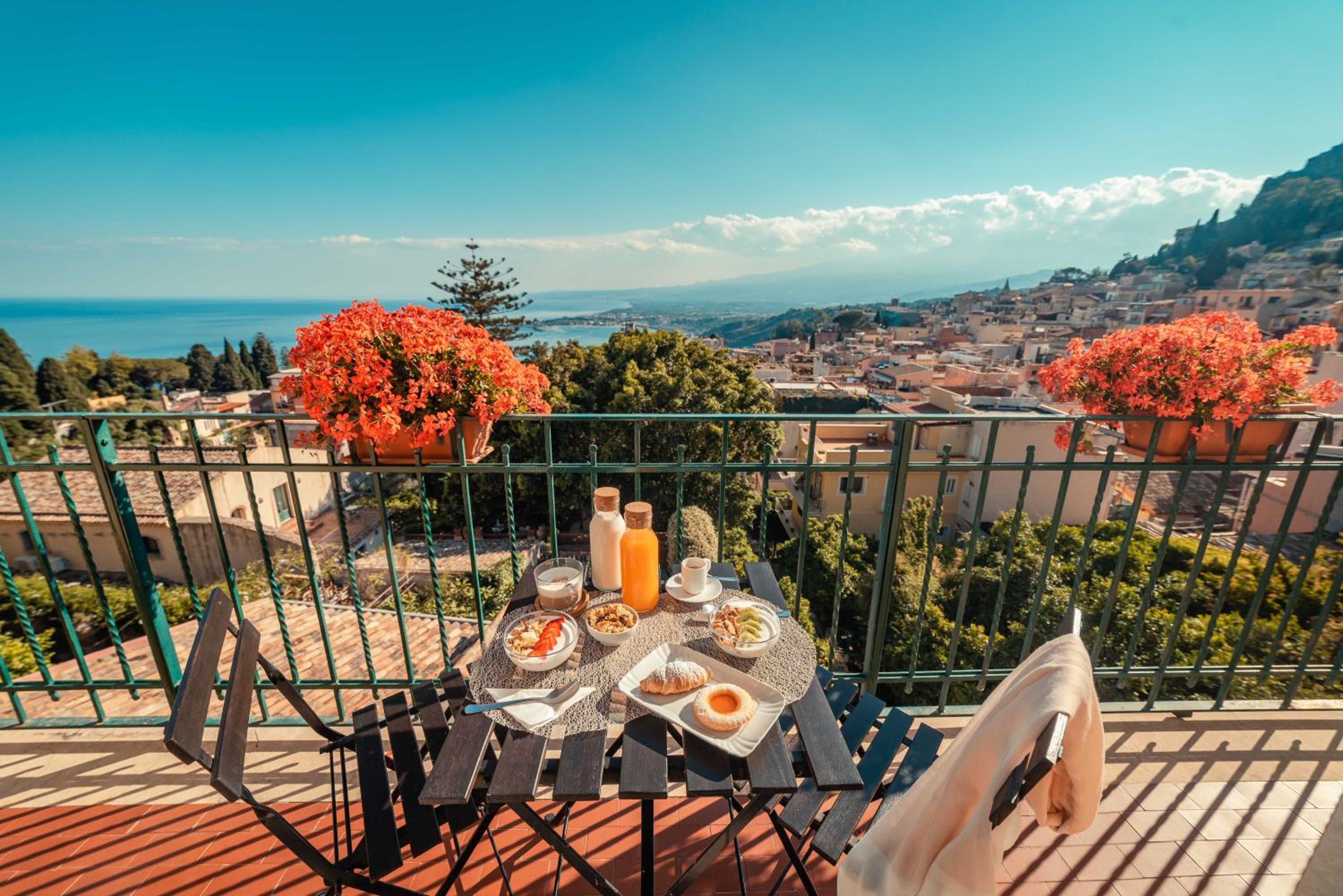 Double Room with Balcony and Sea View