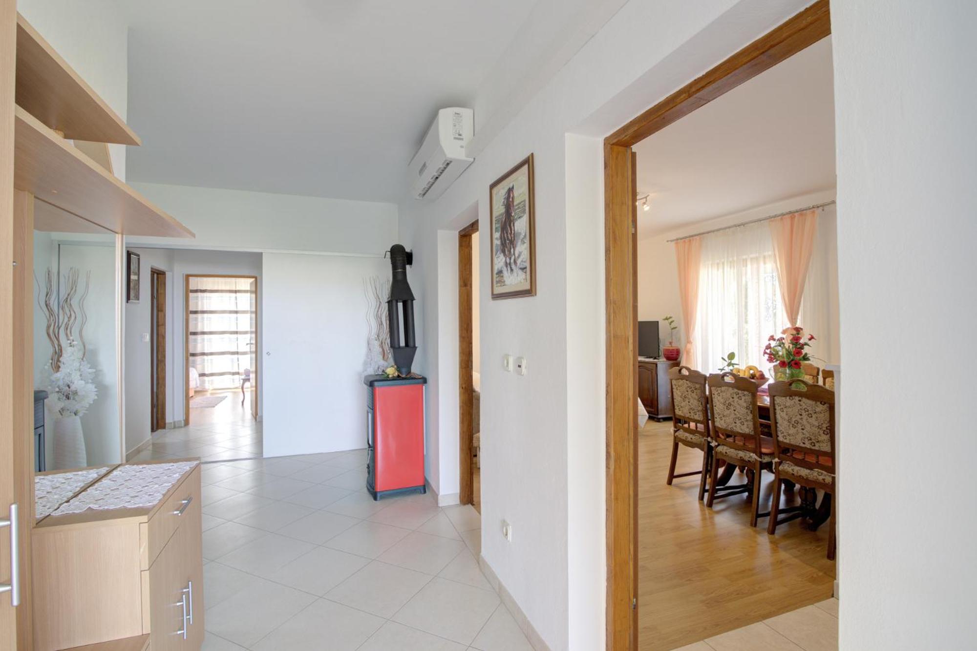 Three-Bedroom Apartment - Photo 31