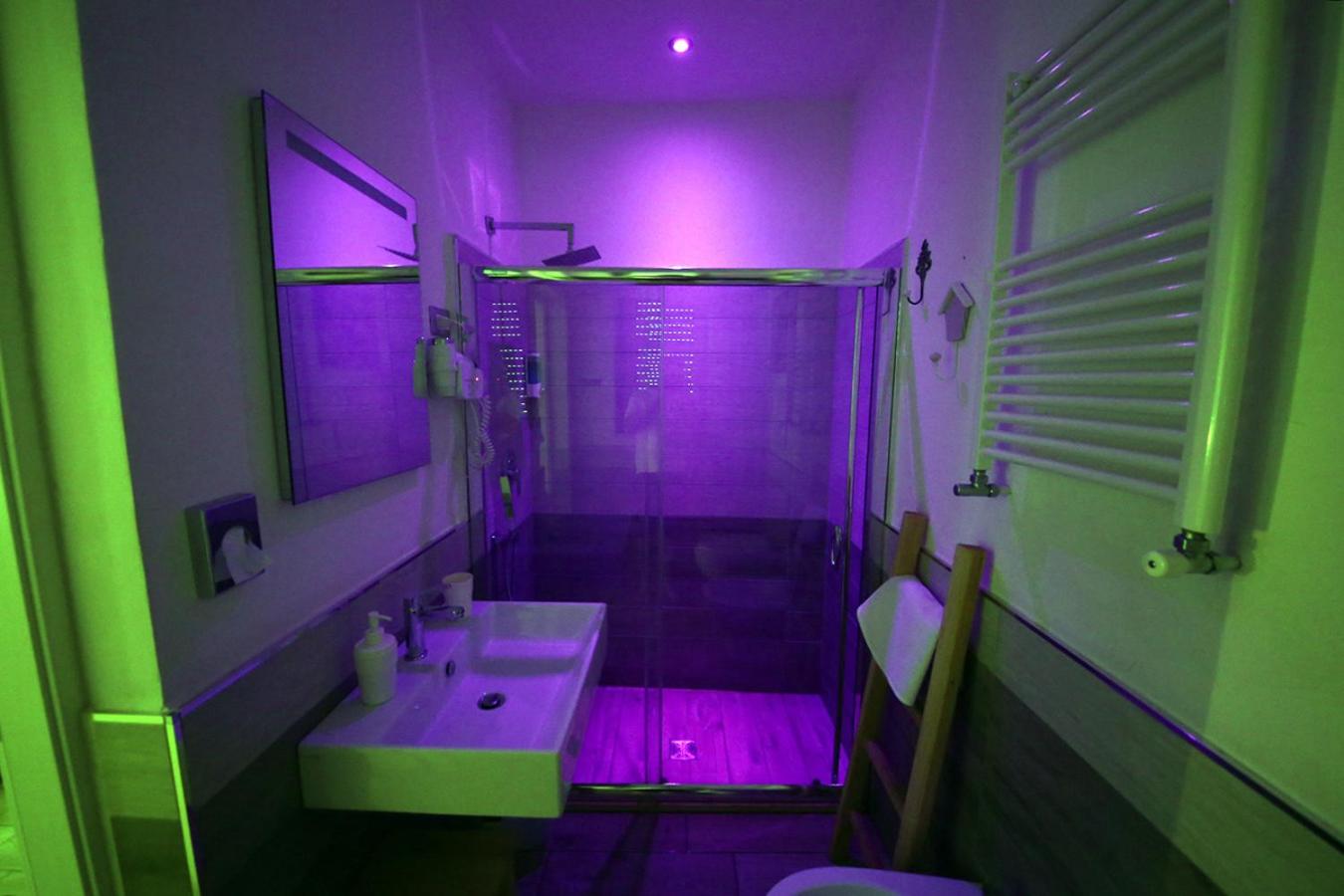 Double Room with Private Bathroom photo 3