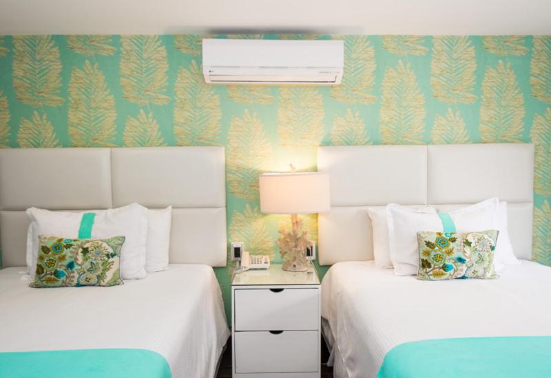 Junior Suite with Pool View - Photo 6