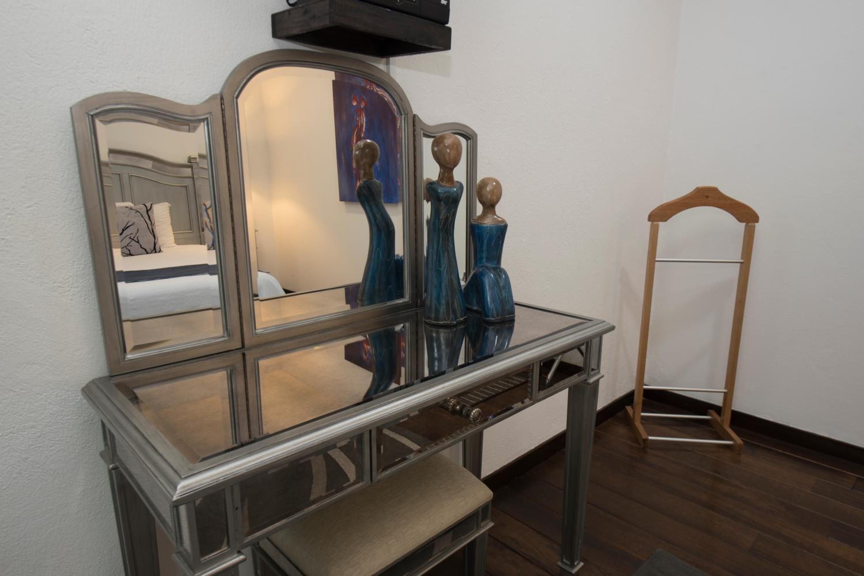 Deluxe Suite - Photo 11