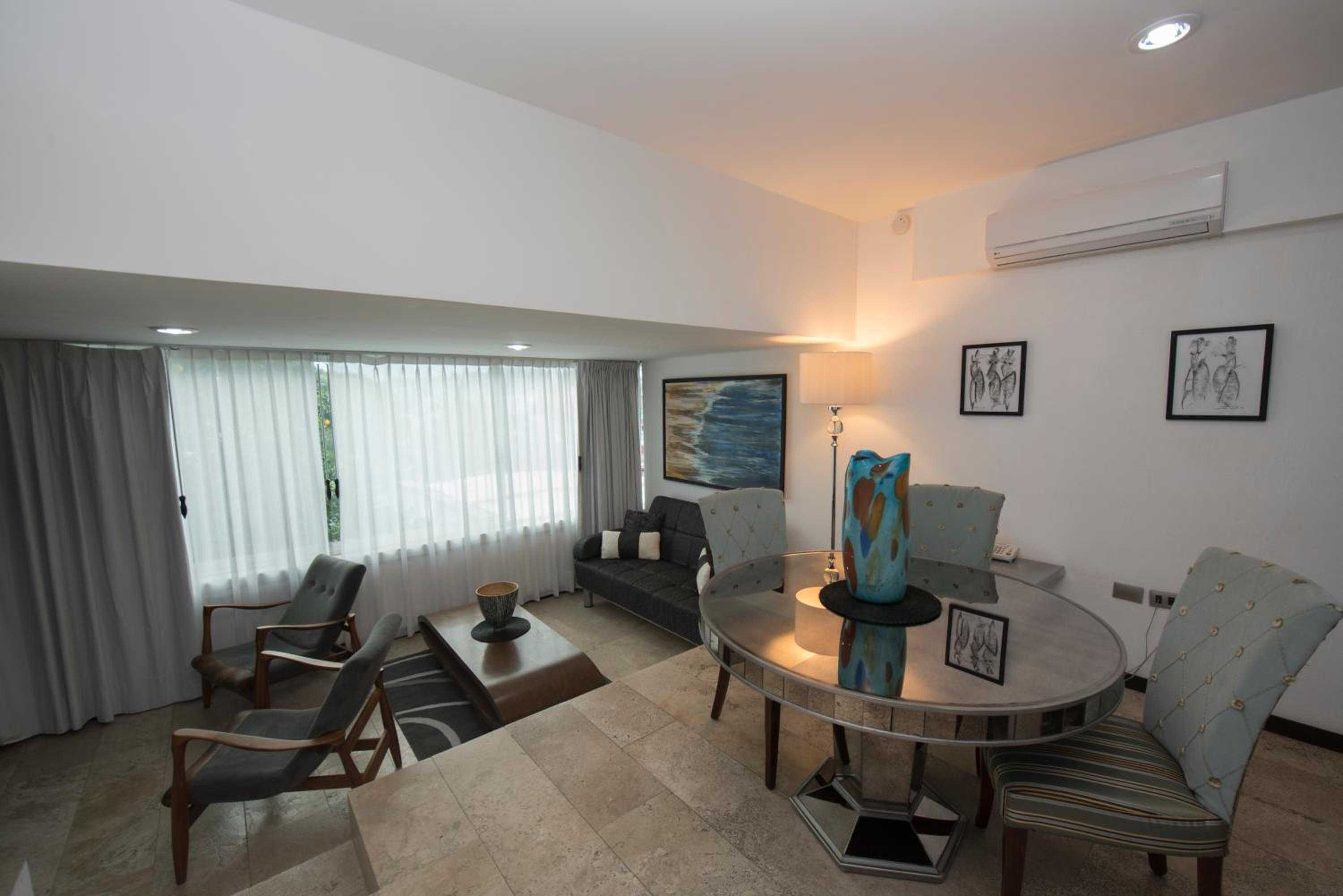 Deluxe Suite - Photo 10