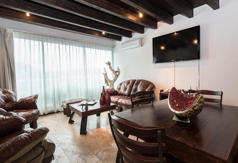 Deluxe Suite - Photo 9