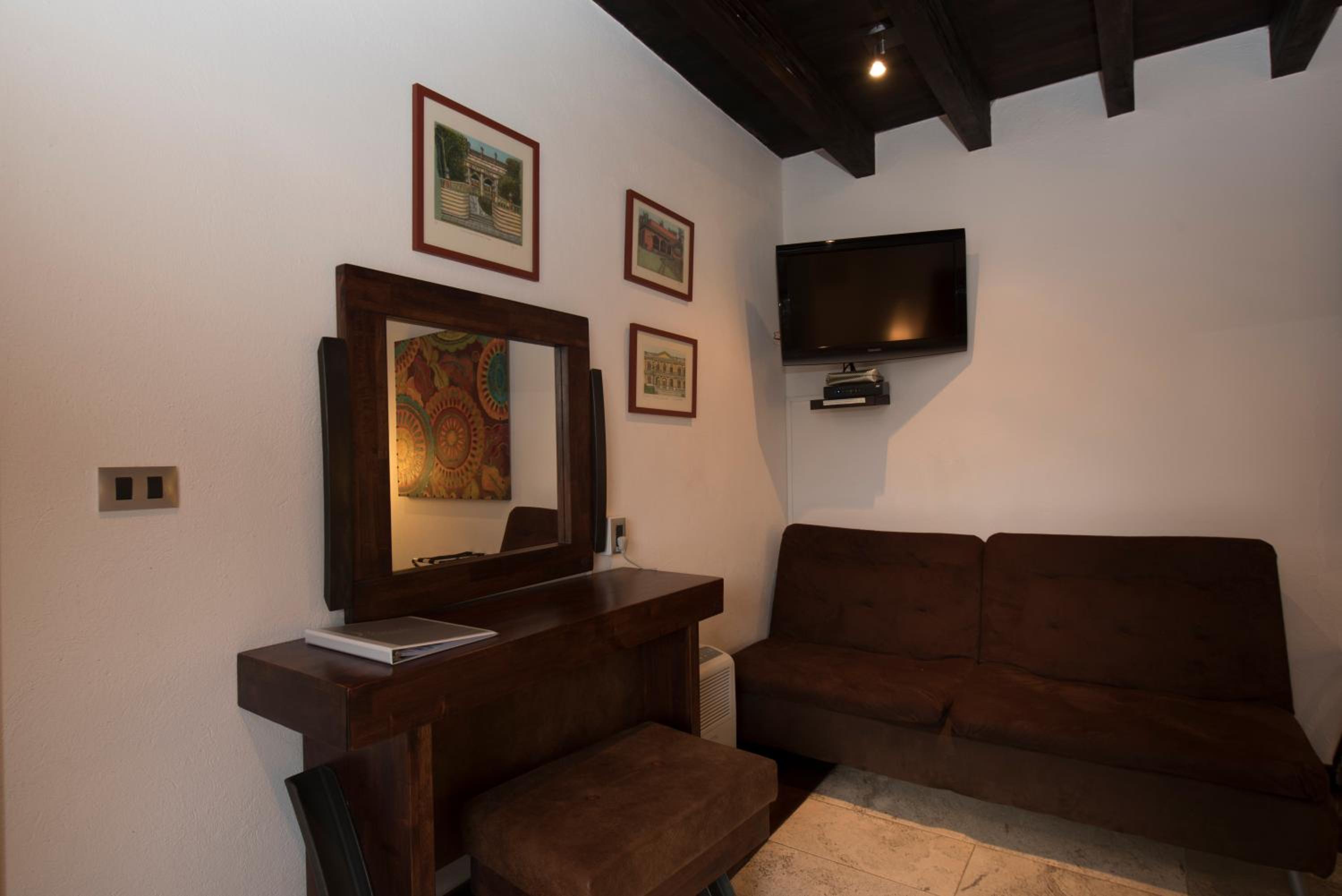 Deluxe Suite - Photo 4