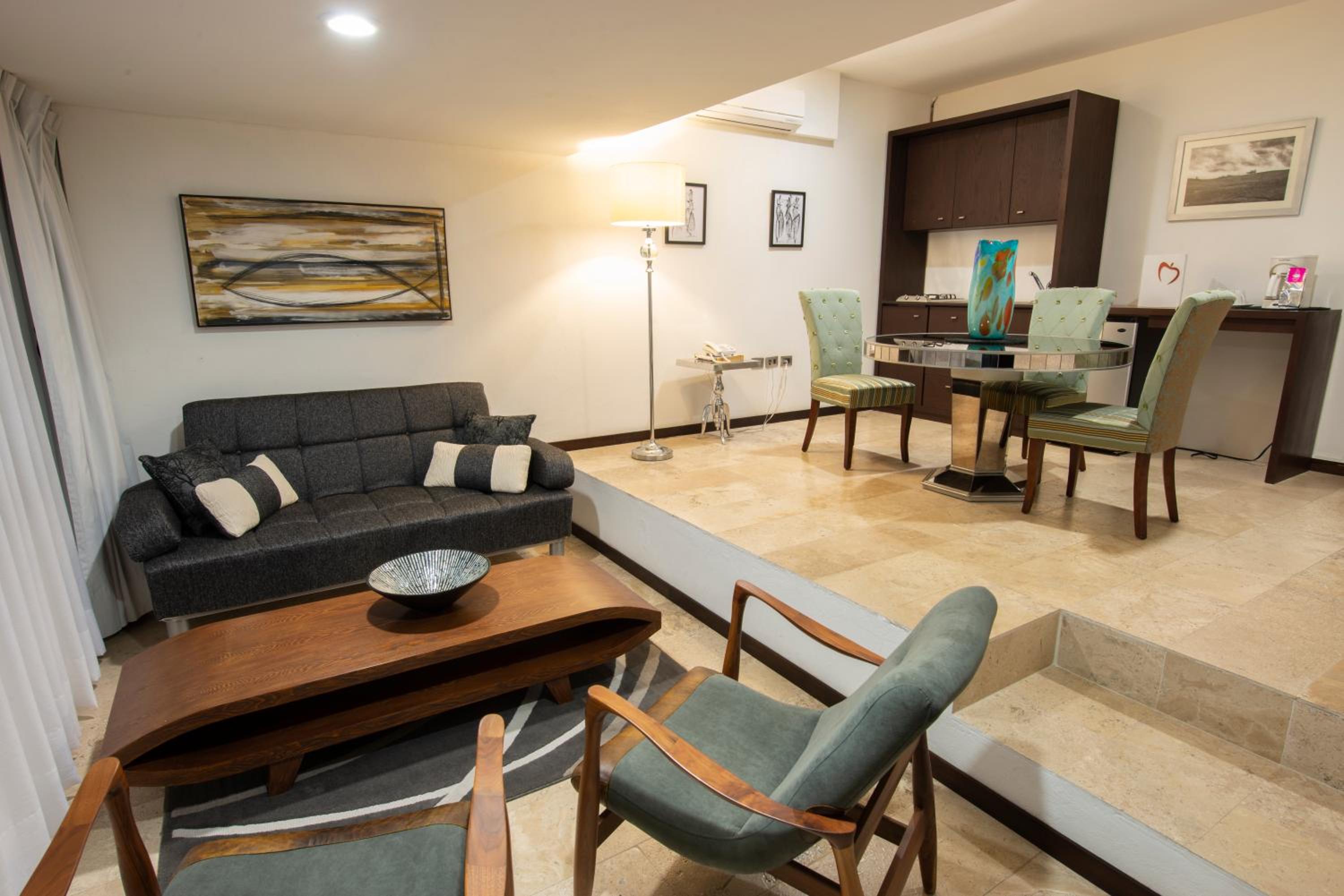 Deluxe Suite - Photo 3